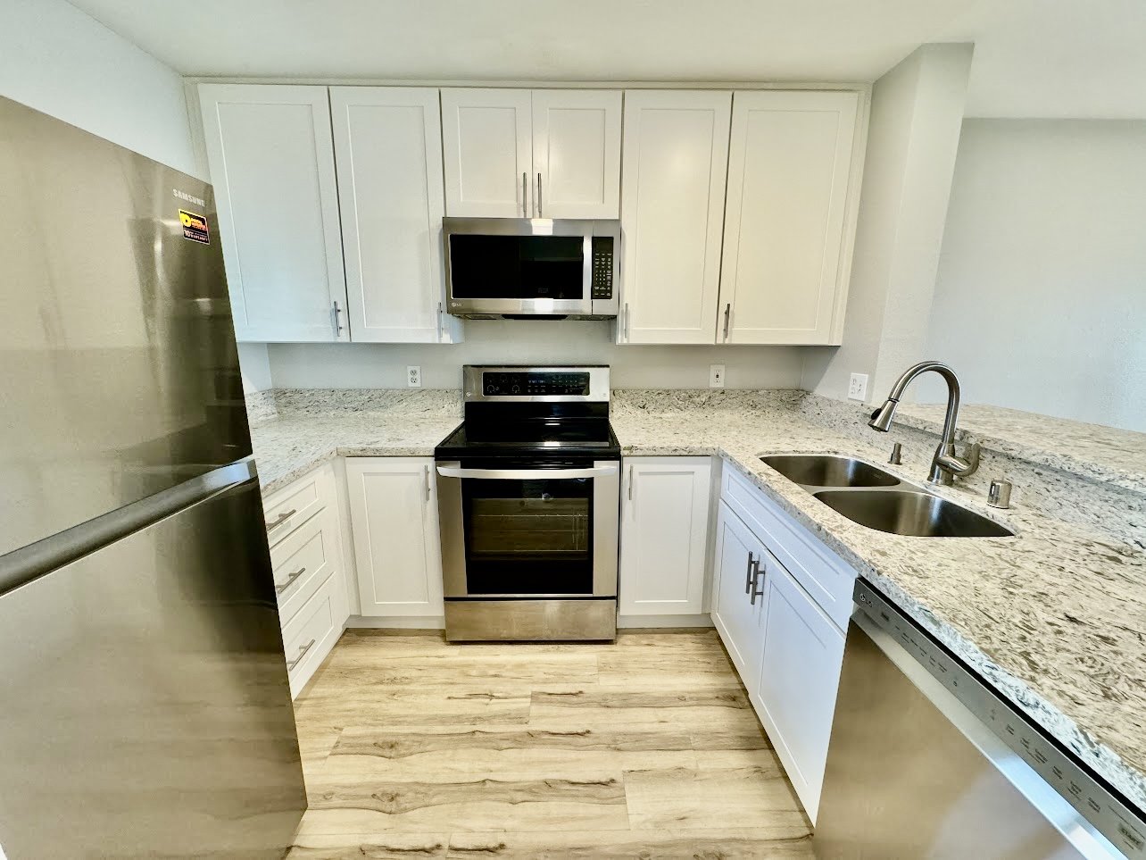 Beautifully Upgraded 2-Bedroom Condo in La Jolla Colony property image