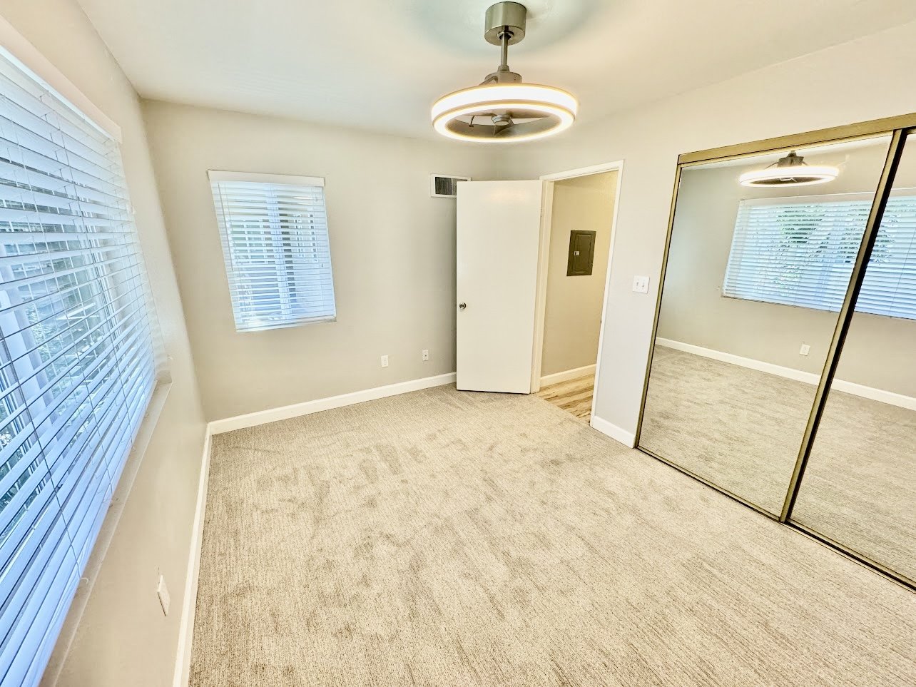 Beautifully Upgraded 2-Bedroom Condo in La Jolla Colony property image