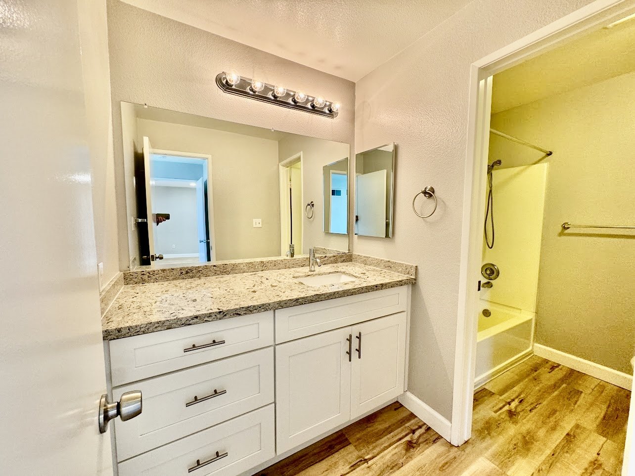 Beautifully Upgraded 2-Bedroom Condo in La Jolla Colony property image