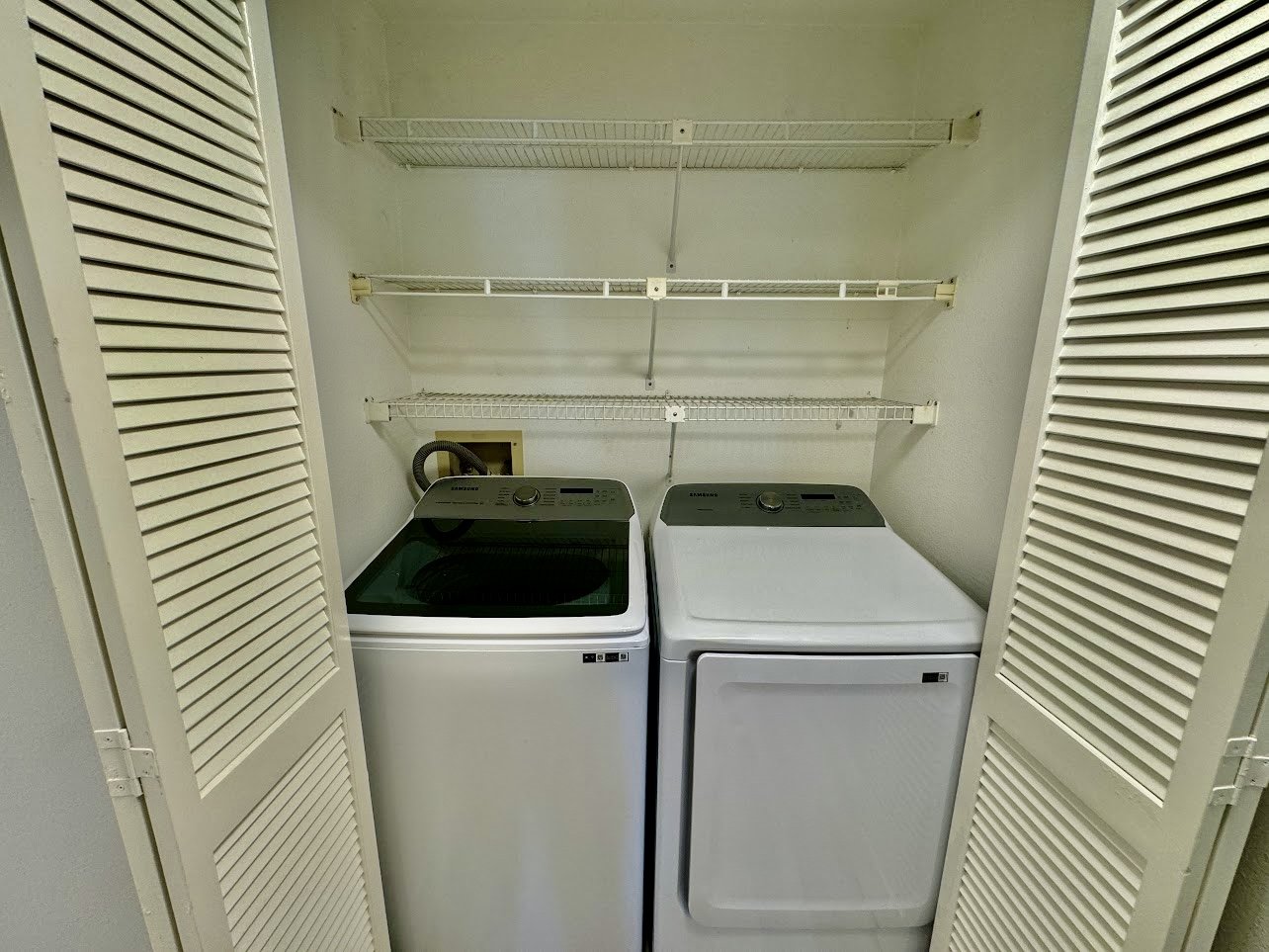 Beautifully Upgraded 2-Bedroom Condo in La Jolla Colony property image