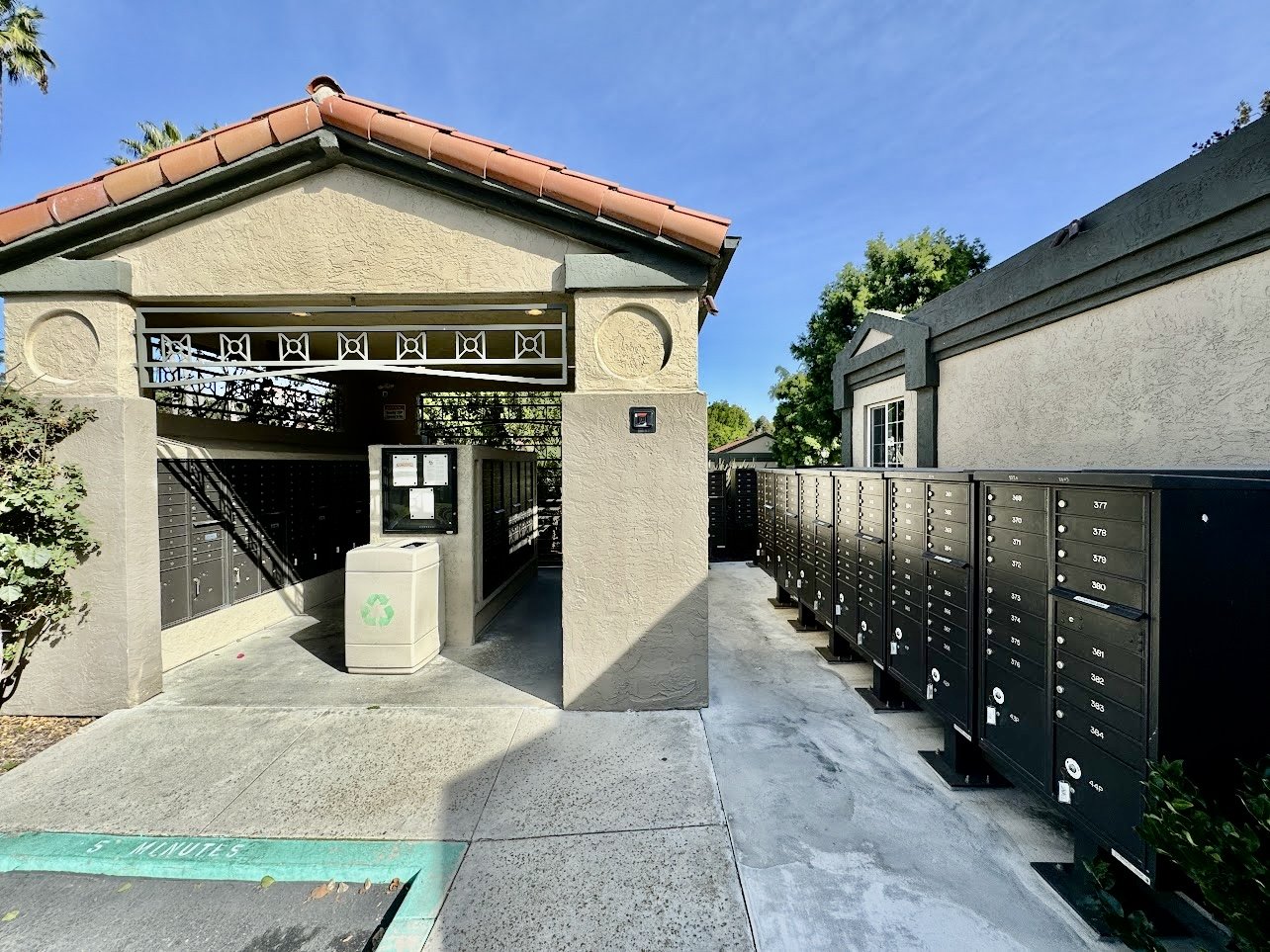 Beautifully Upgraded 2-Bedroom Condo in La Jolla Colony property image