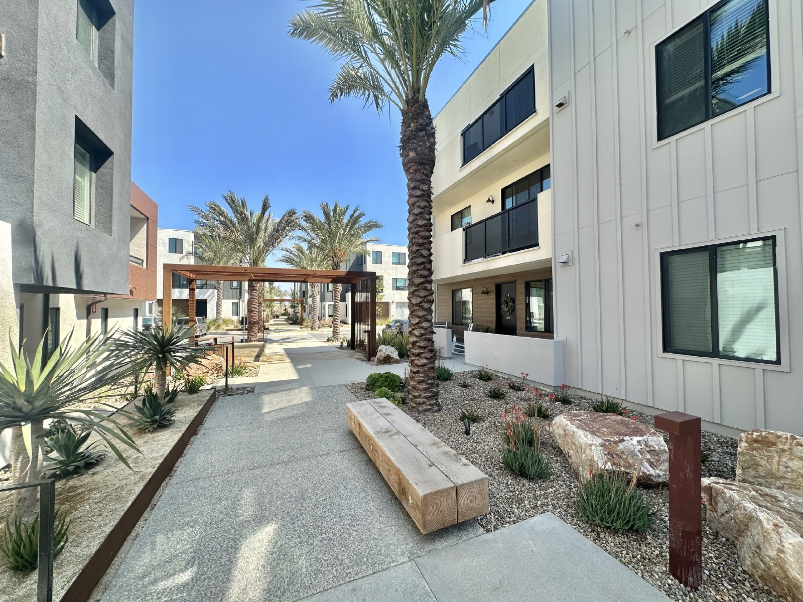 Modern 3BR Townhome in Ocean View Hills with Attached Garage & Open Floor Plan property image