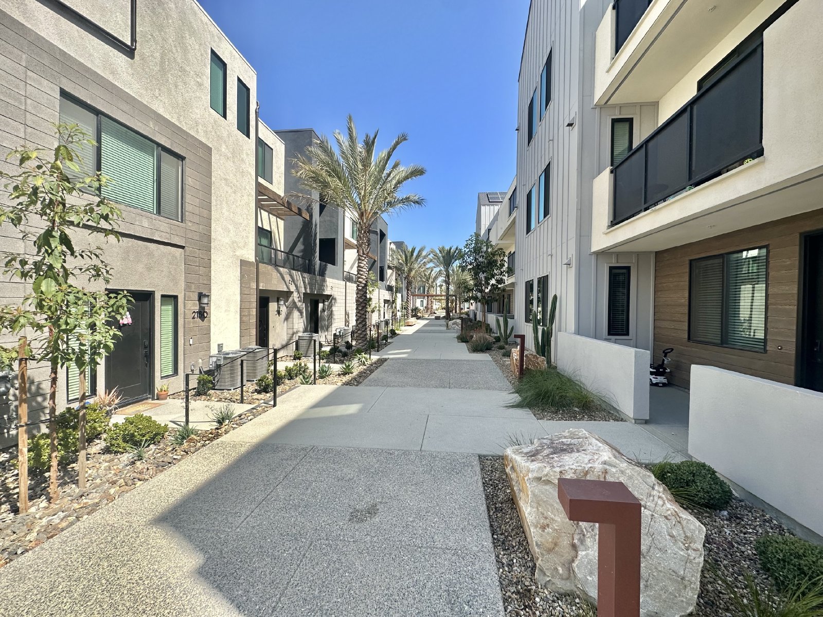Modern 3BR Townhome in Ocean View Hills with Attached Garage & Open Floor Plan property image