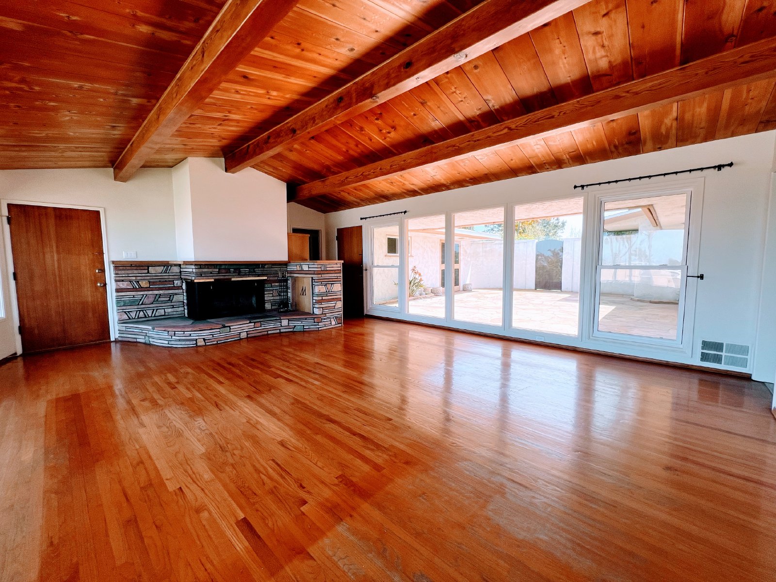 Ocean Views in the Sunset Cliffs area of OB - 3 Bed, 2 Bath, and a 2 Car Garage property image