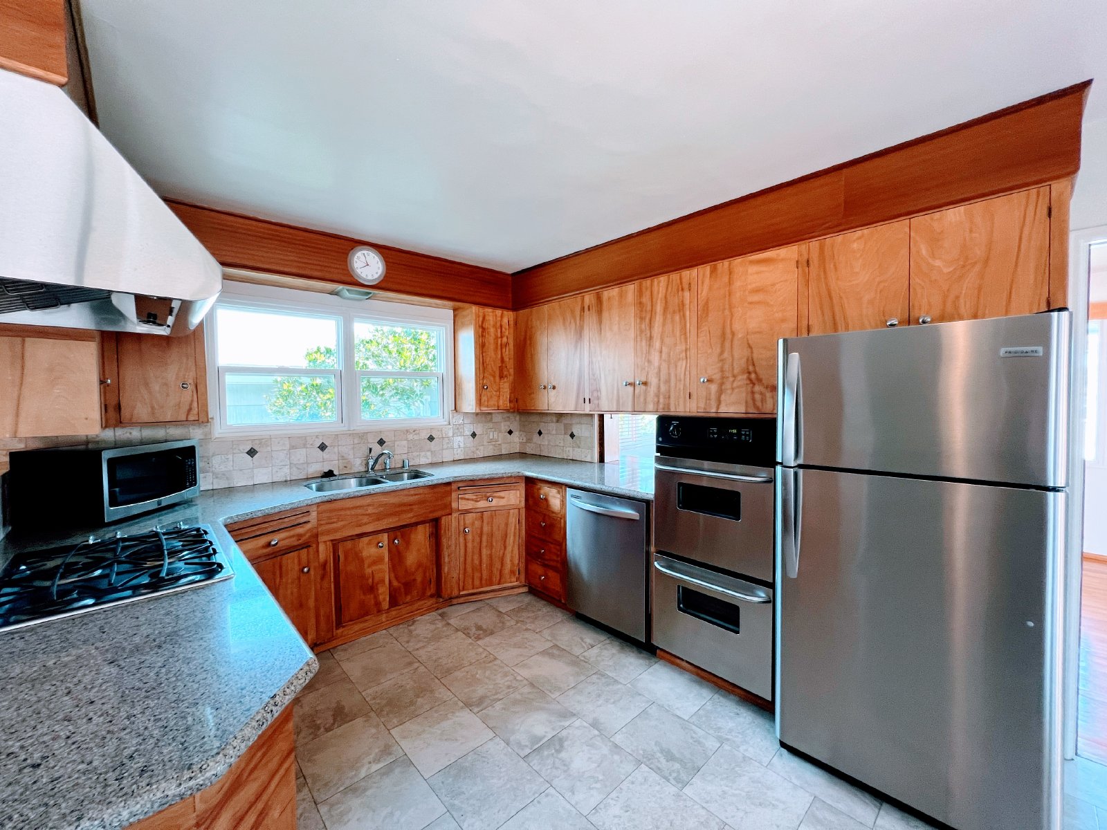 Ocean Views in the Sunset Cliffs area of OB - 3 Bed, 2 Bath, and a 2 Car Garage property image