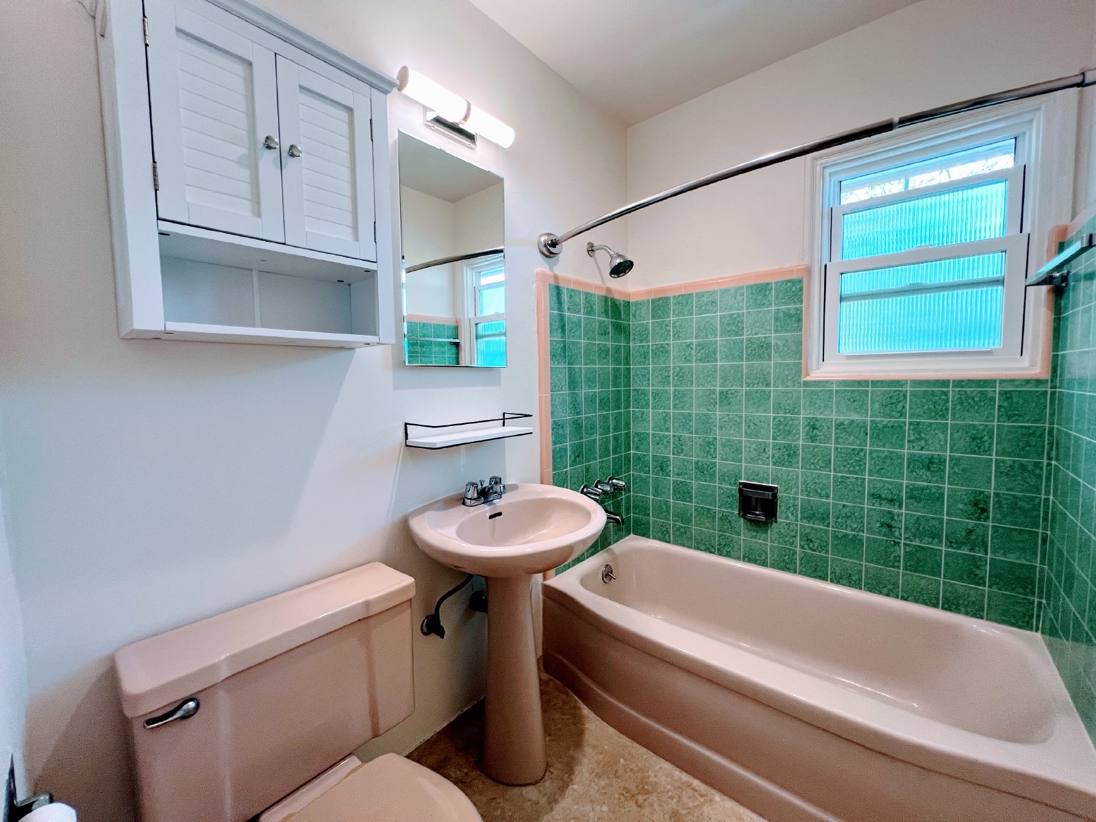 Ocean Views in the Sunset Cliffs area of OB - 3 Bed, 2 Bath, and a 2 Car Garage property image