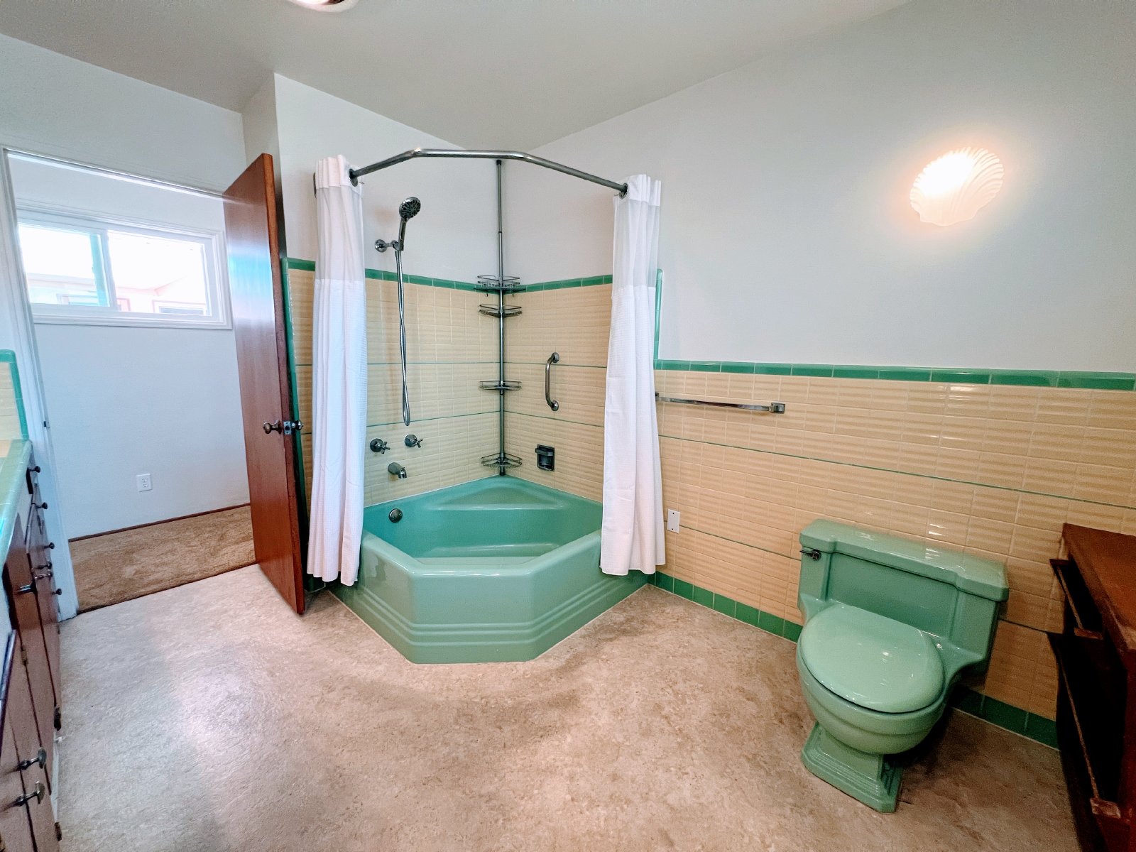 Ocean Views in the Sunset Cliffs area of OB - 3 Bed, 2 Bath, and a 2 Car Garage property image