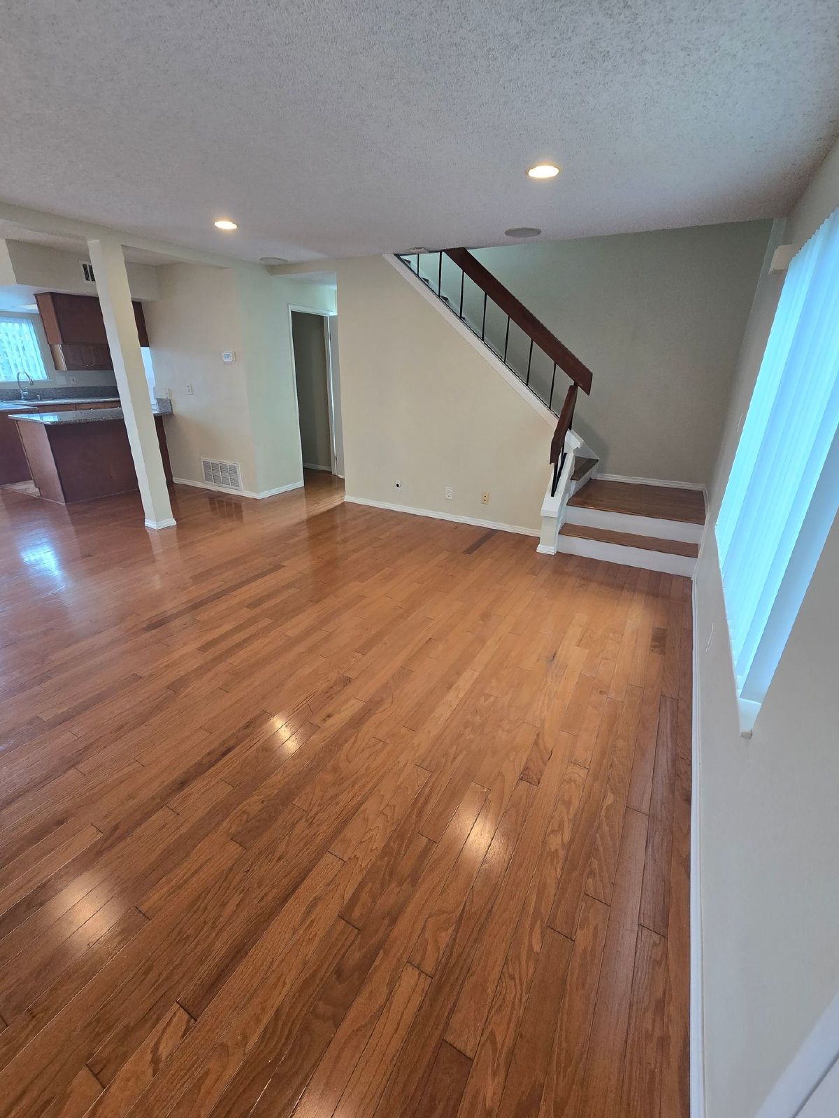 Spacious 2BD/2.5BA Town Home with 2 Car Garage property image