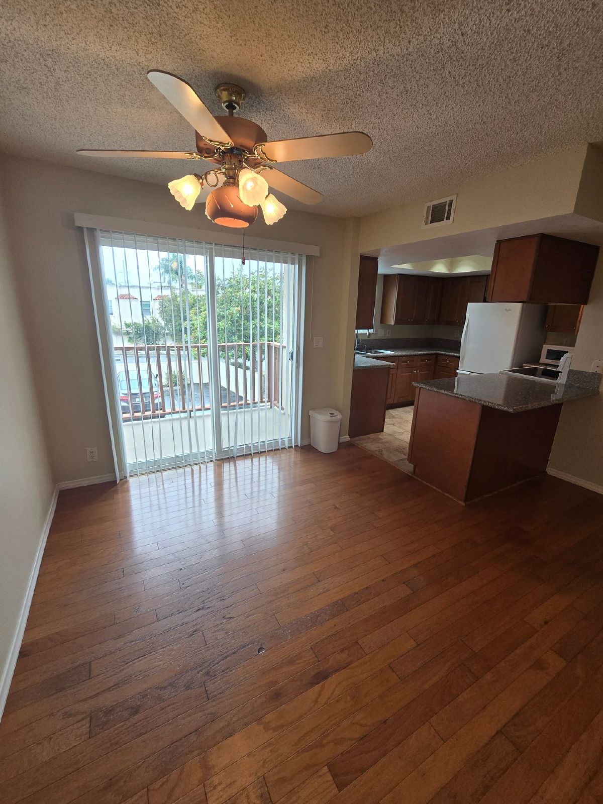 Spacious 2BD/2.5BA Town Home with 2 Car Garage property image