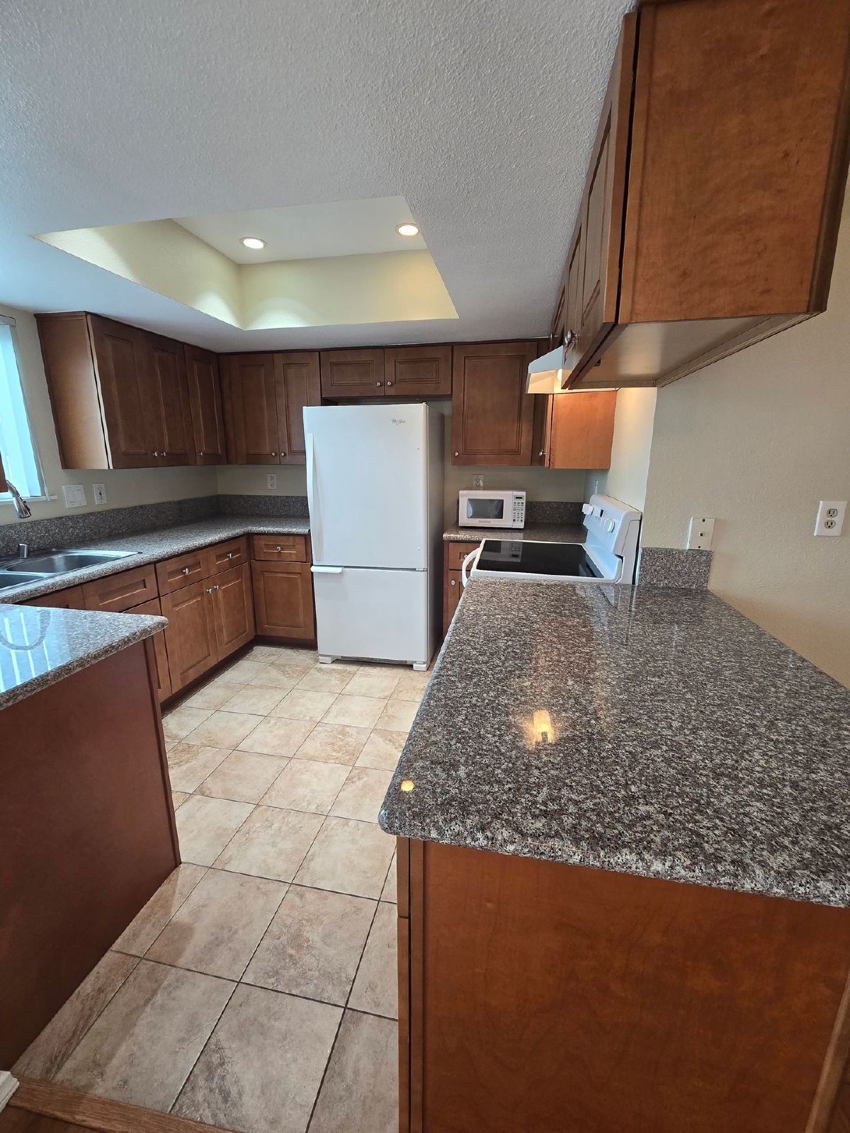 Spacious 2BD/2.5BA Town Home with 2 Car Garage property image