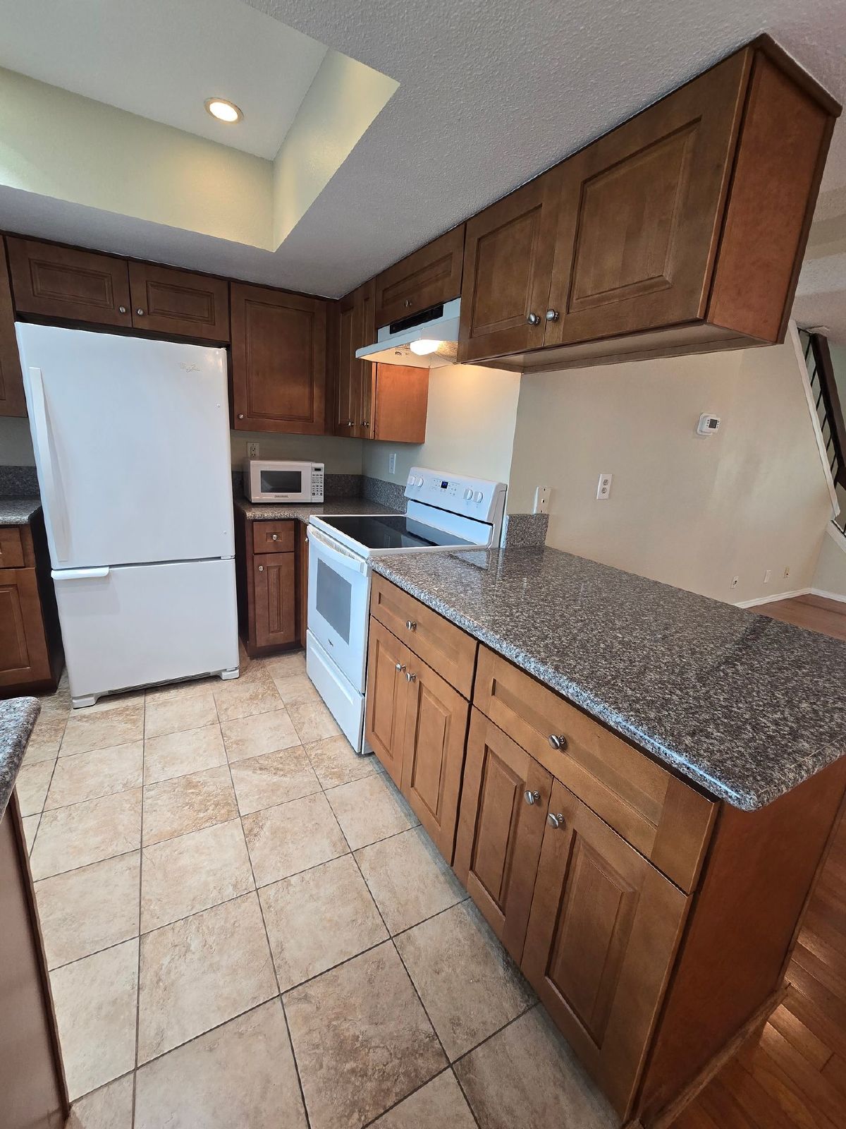 Spacious 2BD/2.5BA Town Home with 2 Car Garage property image