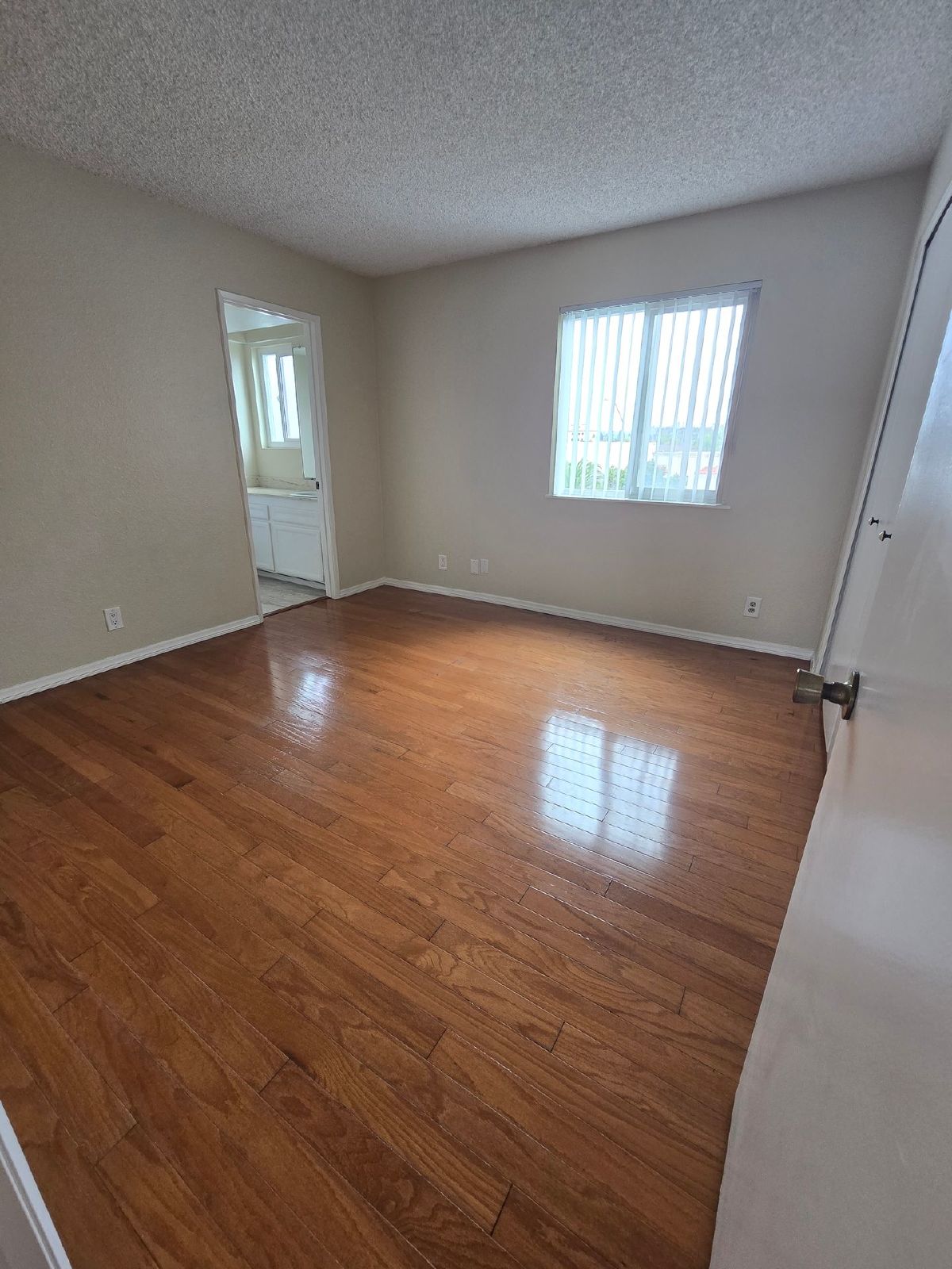 Spacious 2BD/2.5BA Town Home with 2 Car Garage property image