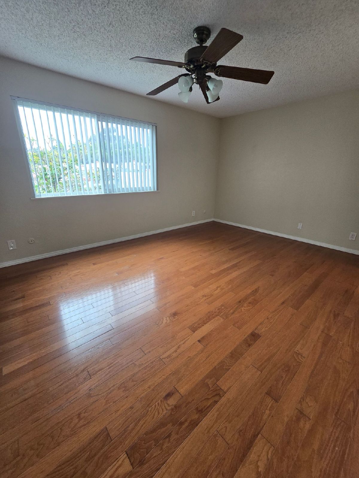 Spacious 2BD/2.5BA Town Home with 2 Car Garage property image