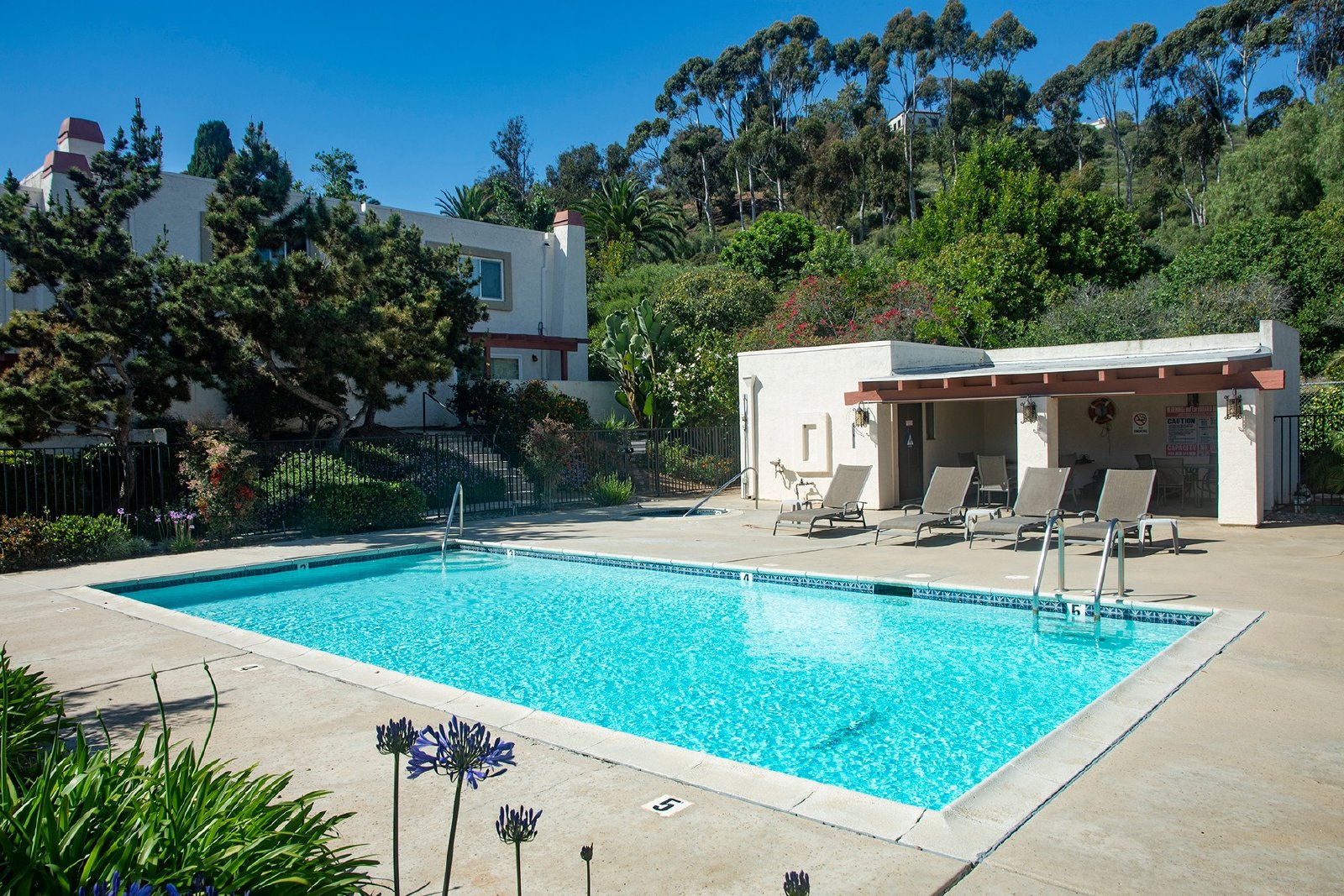 Spacious 2BD/2.5BA Town Home with 2 Car Garage property image