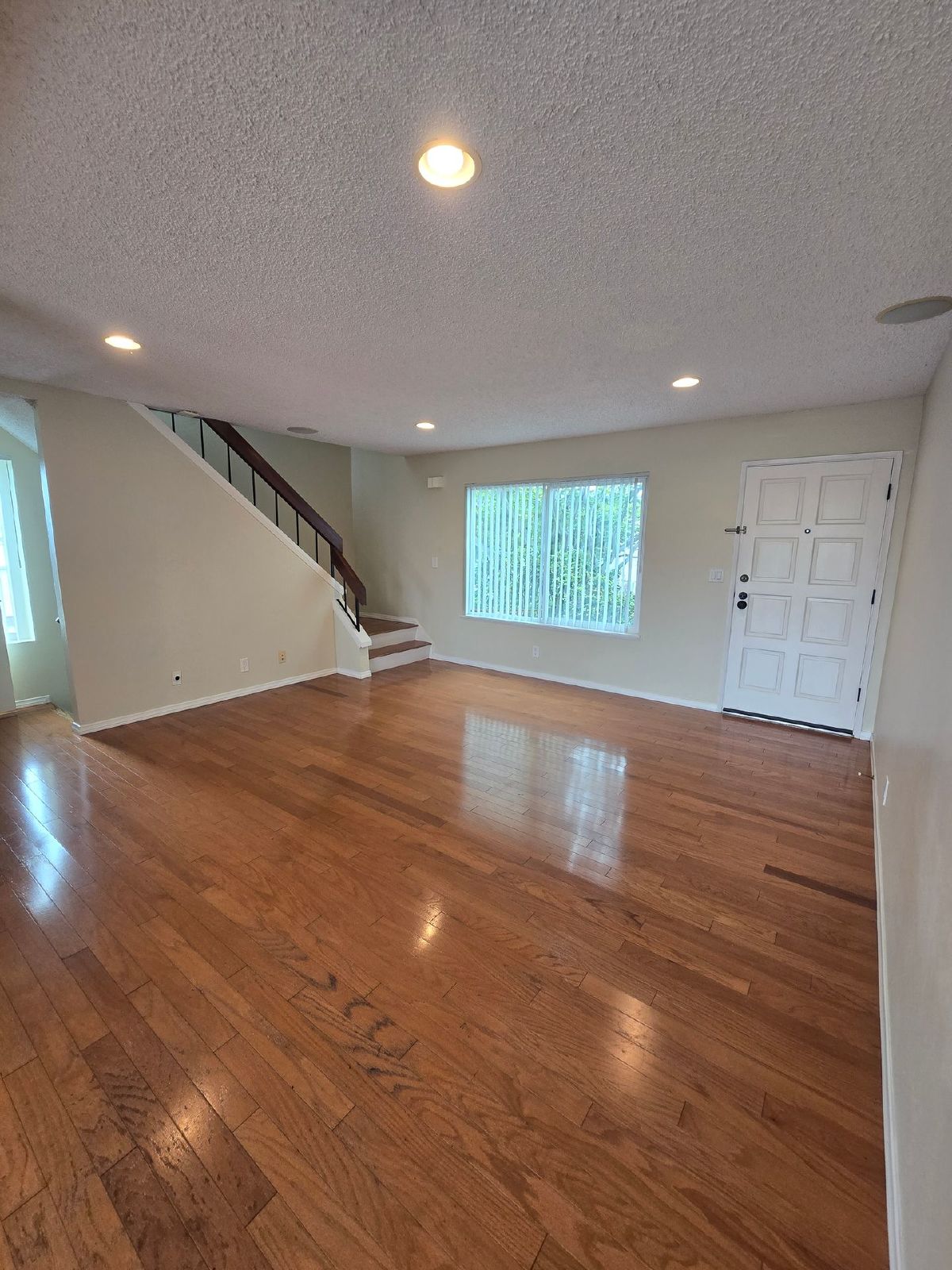 Spacious 2BD/2.5BA Town Home with 2 Car Garage property image