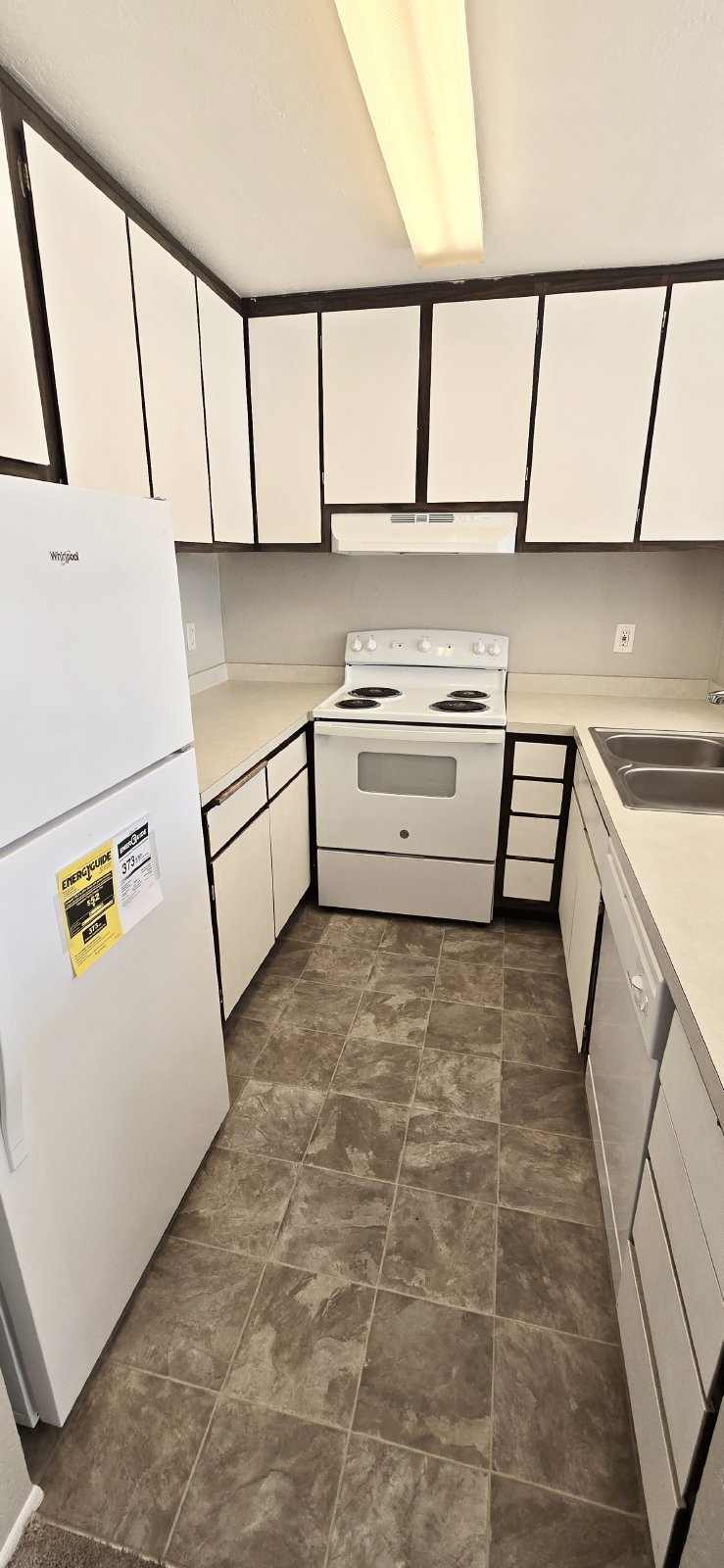 Charming 1-Bedroom Condo with Partial Bay Views & Summer Fireworks! property image