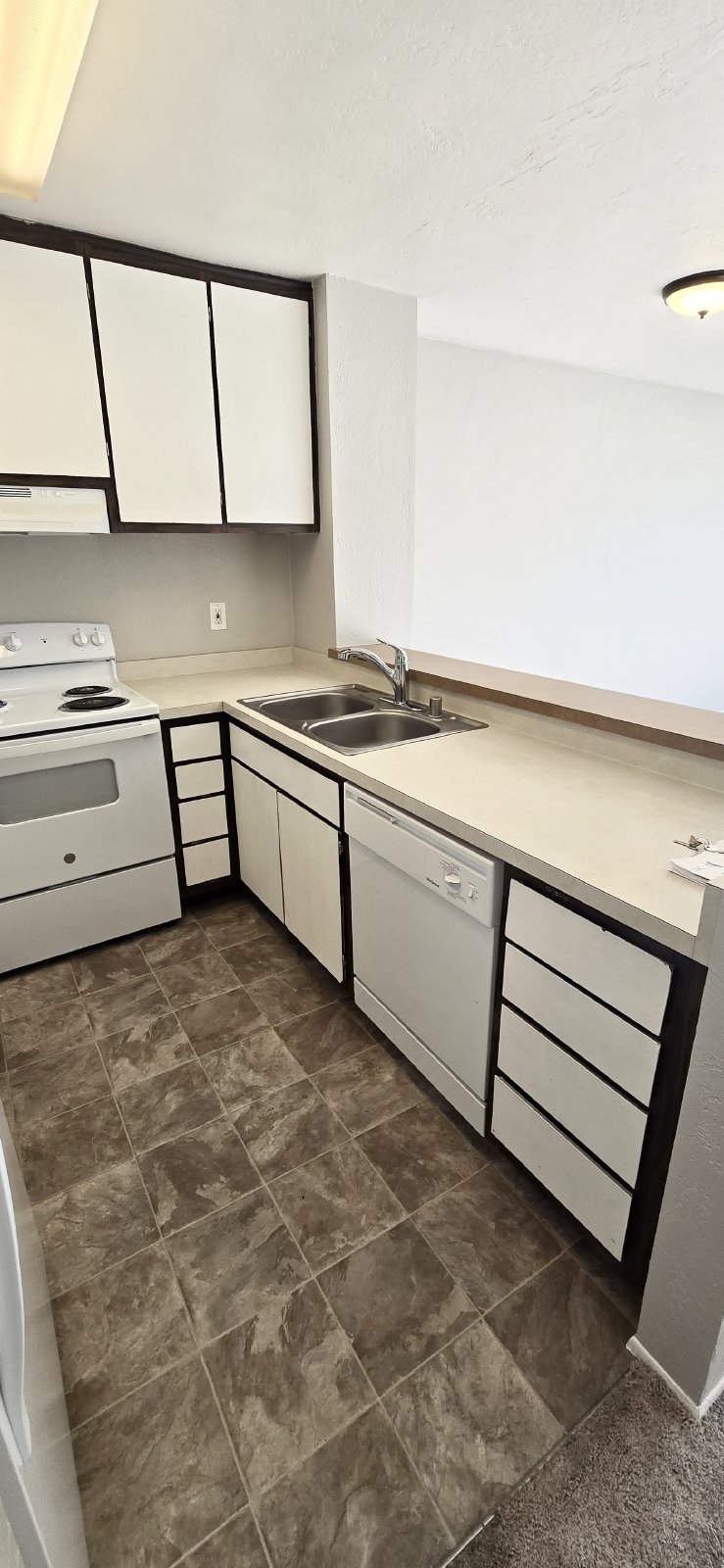 Charming 1-Bedroom Condo with Partial Bay Views & Summer Fireworks! property image