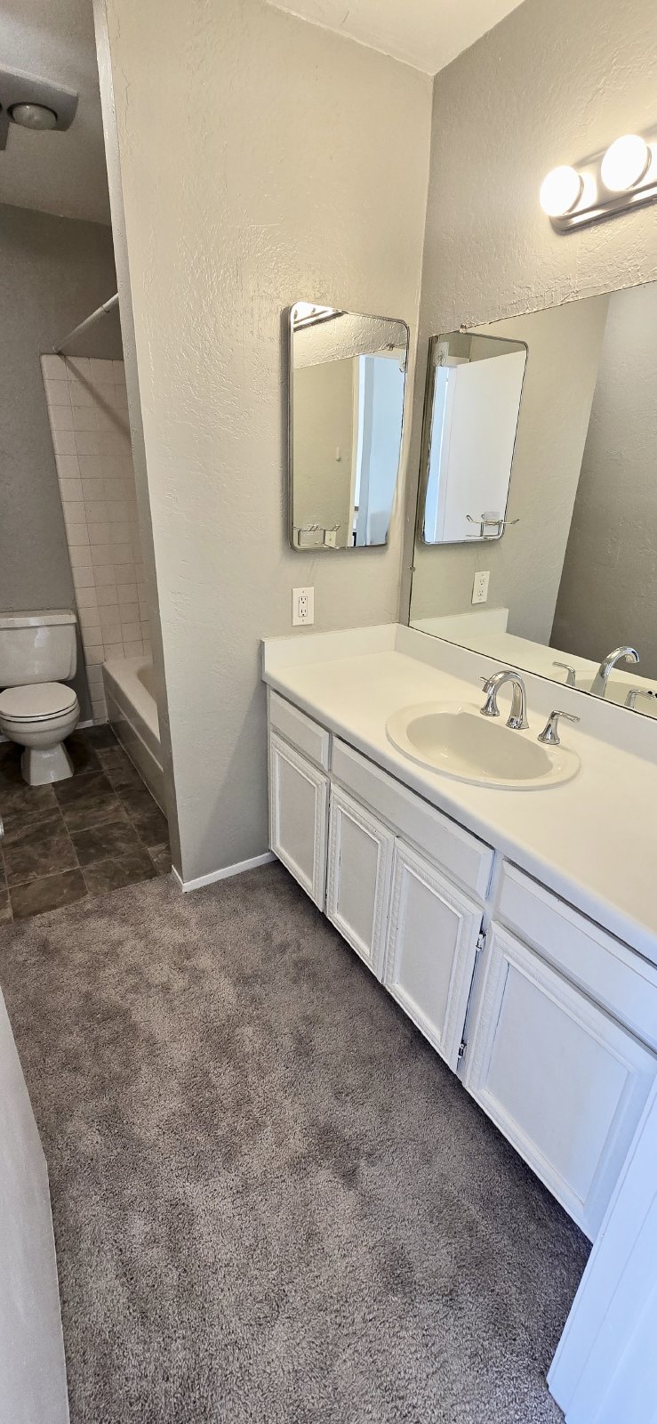 Charming 1-Bedroom Condo with Partial Bay Views & Summer Fireworks! property image