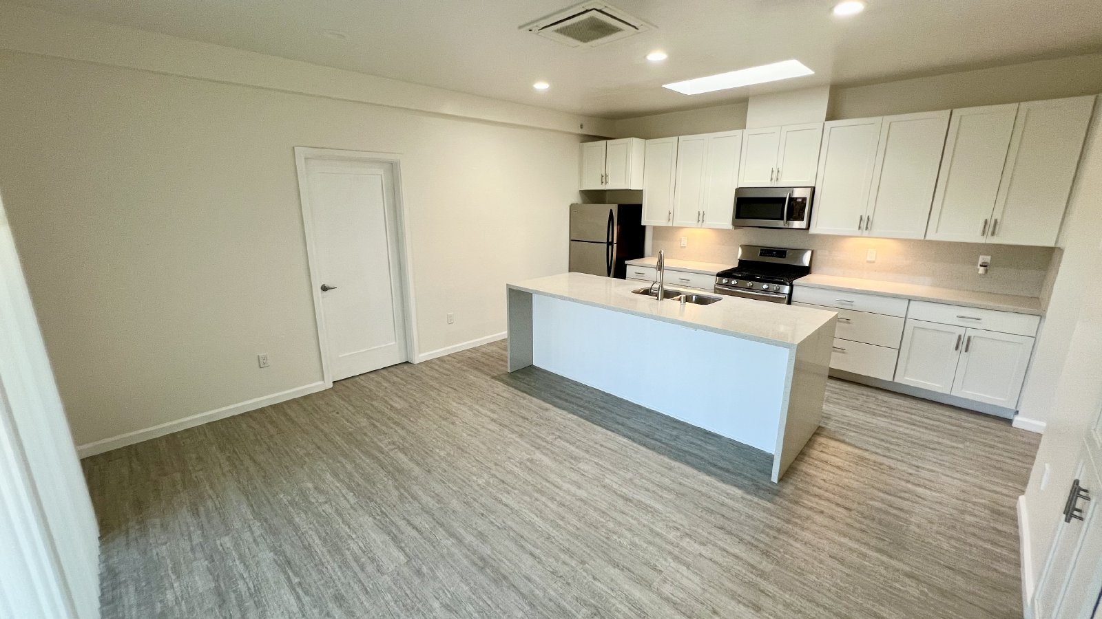 Beautiful Newly Developed 2BD/2BA in Pacific Beach — Just Blocks from the Ocean! property image