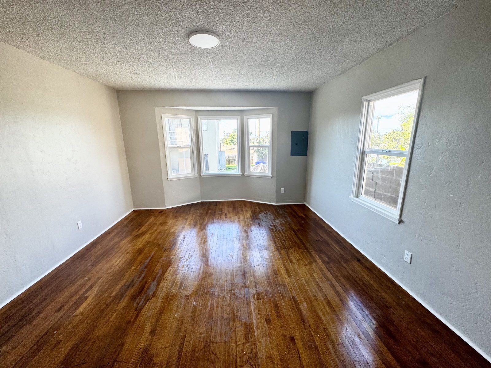 Charming Remodeled 2-Bedroom Home in Mountain View – Corner Lot! property image