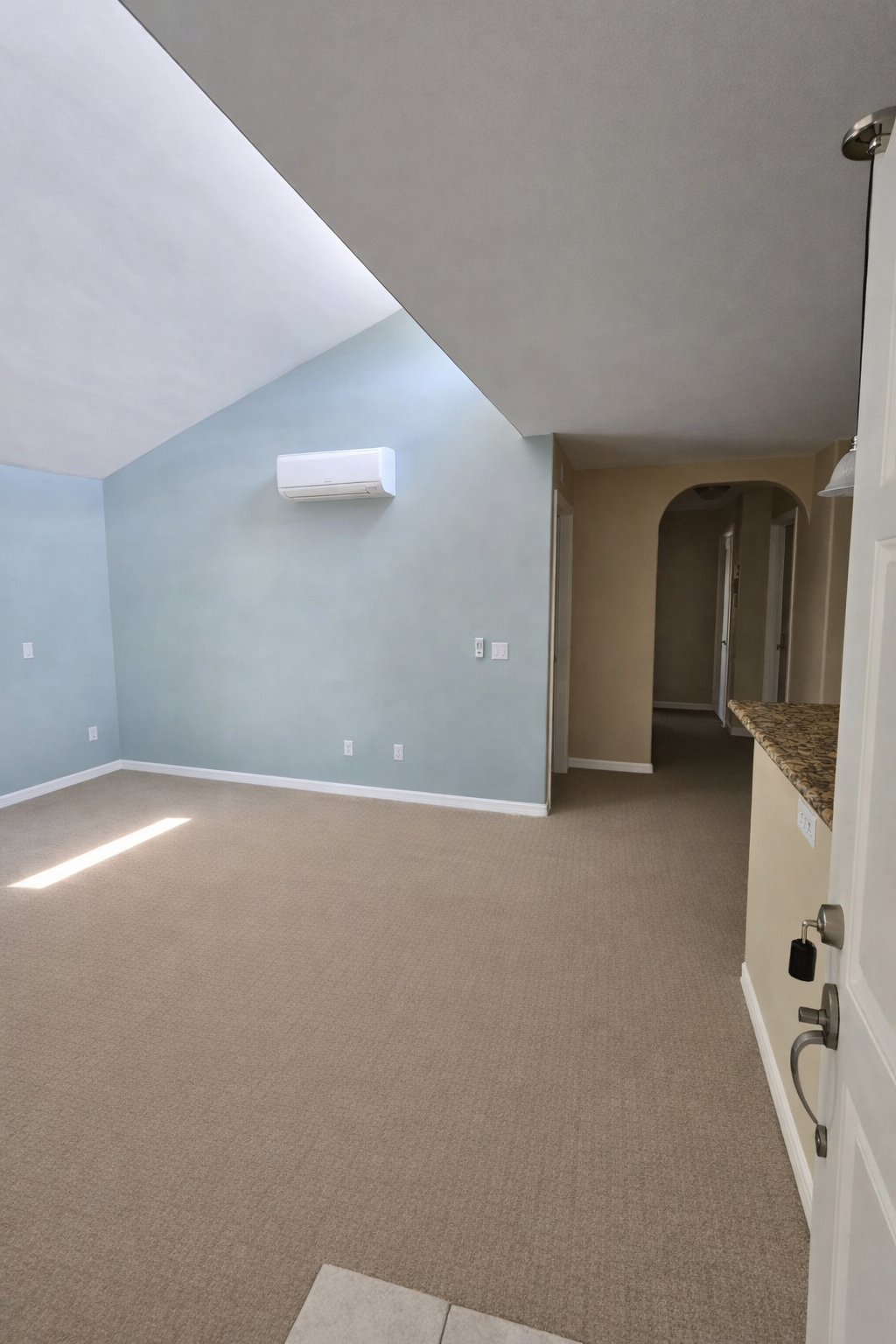 Sunny Top Floor 2BD/2BA Condo in Desirable Balboa Ridge Community in Clairemont property image