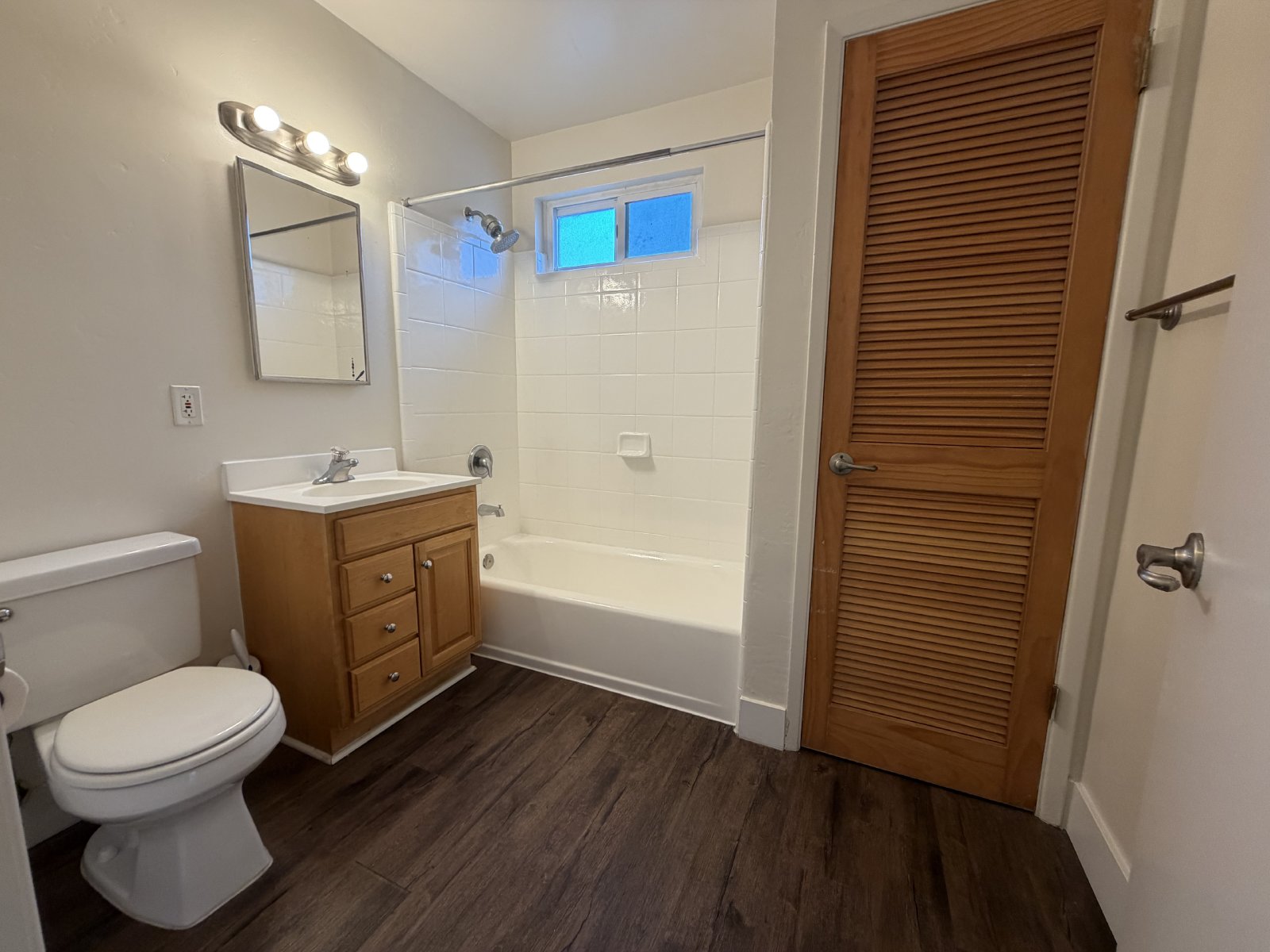 Charming 1 Bedroom in Banker's Hill with Bay Views! Only half a Mile from Waterfront Park! property image