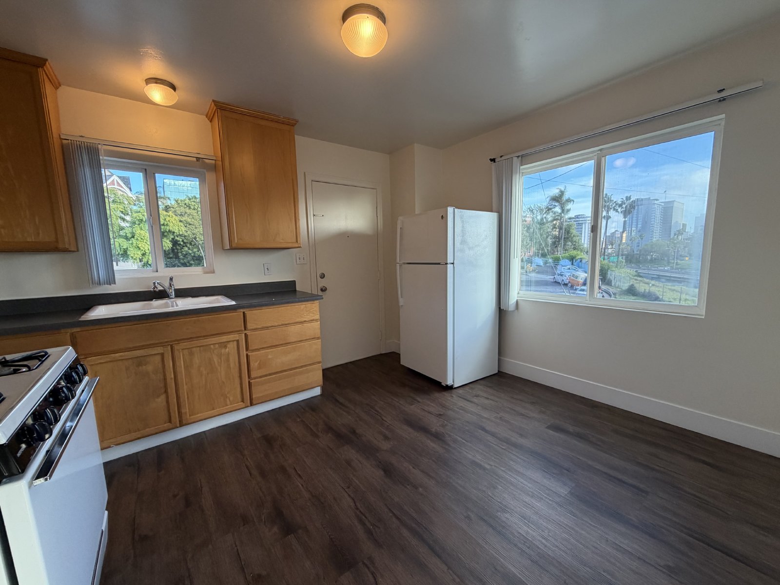 Charming 1 Bedroom in Banker's Hill with Bay Views! Only half a Mile from Waterfront Park! property image