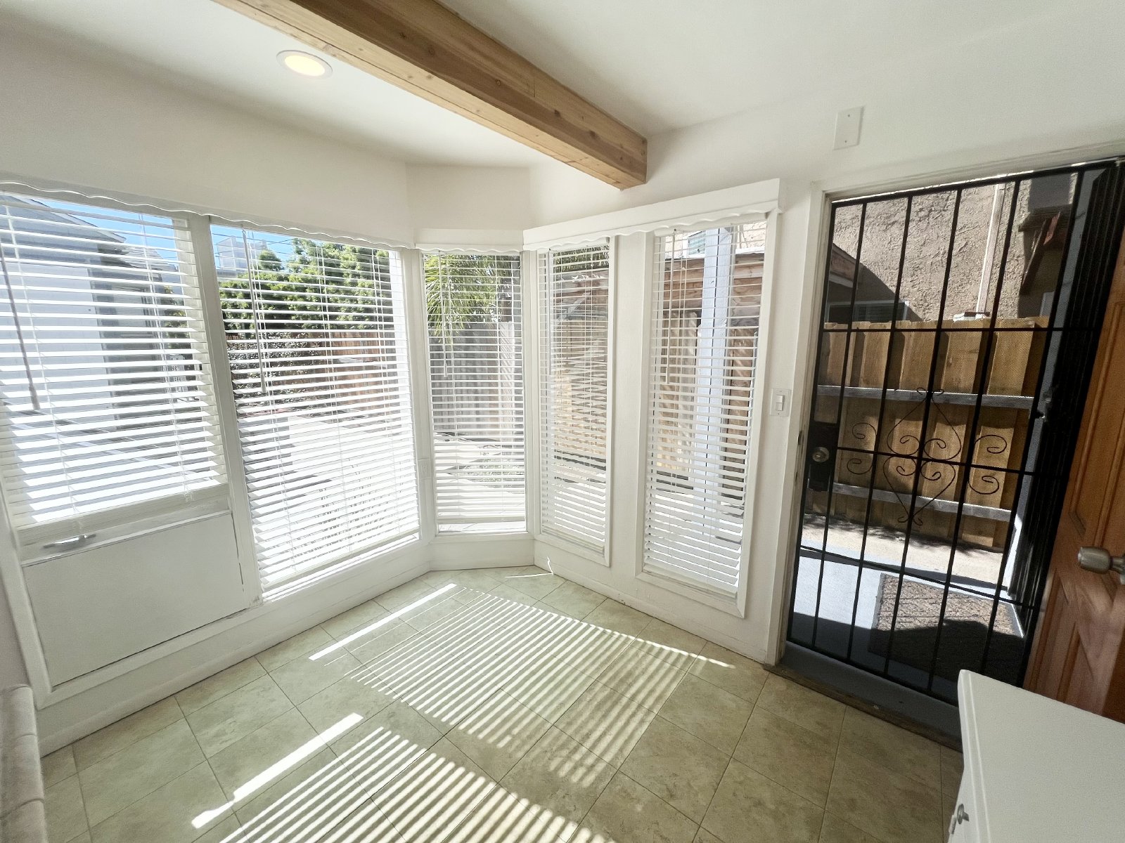 Charming 3-Bedroom Beachside Downstairs Apartment in Pacific Beach property image