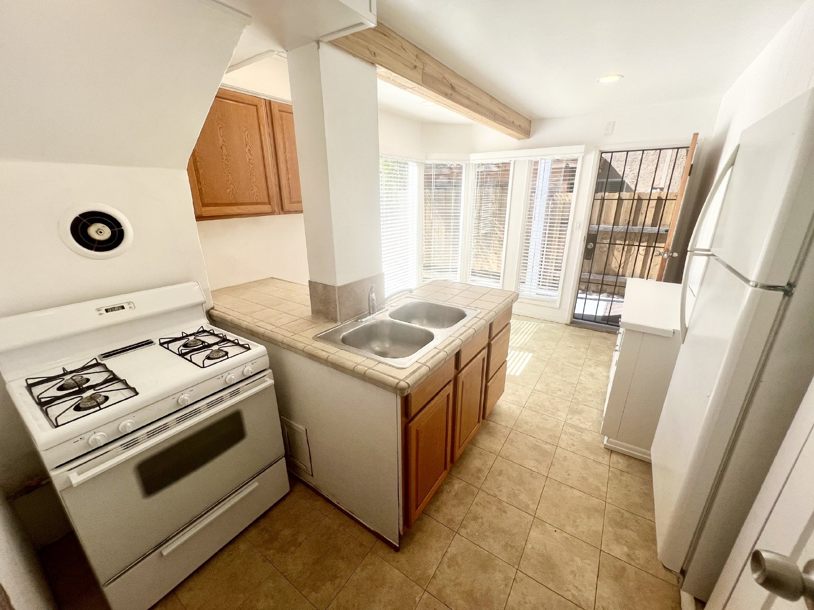 Charming 3-Bedroom Beachside Downstairs Apartment in Pacific Beach property image