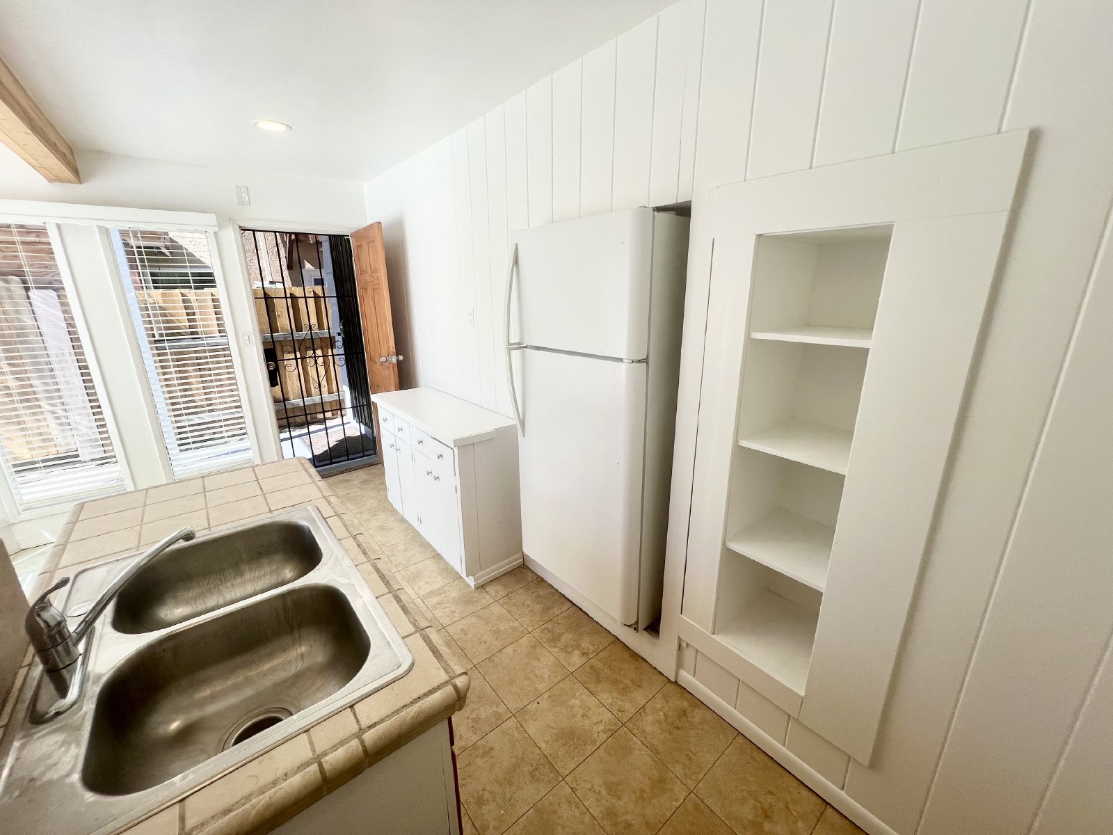 Charming 3-Bedroom Beachside Downstairs Apartment in Pacific Beach property image