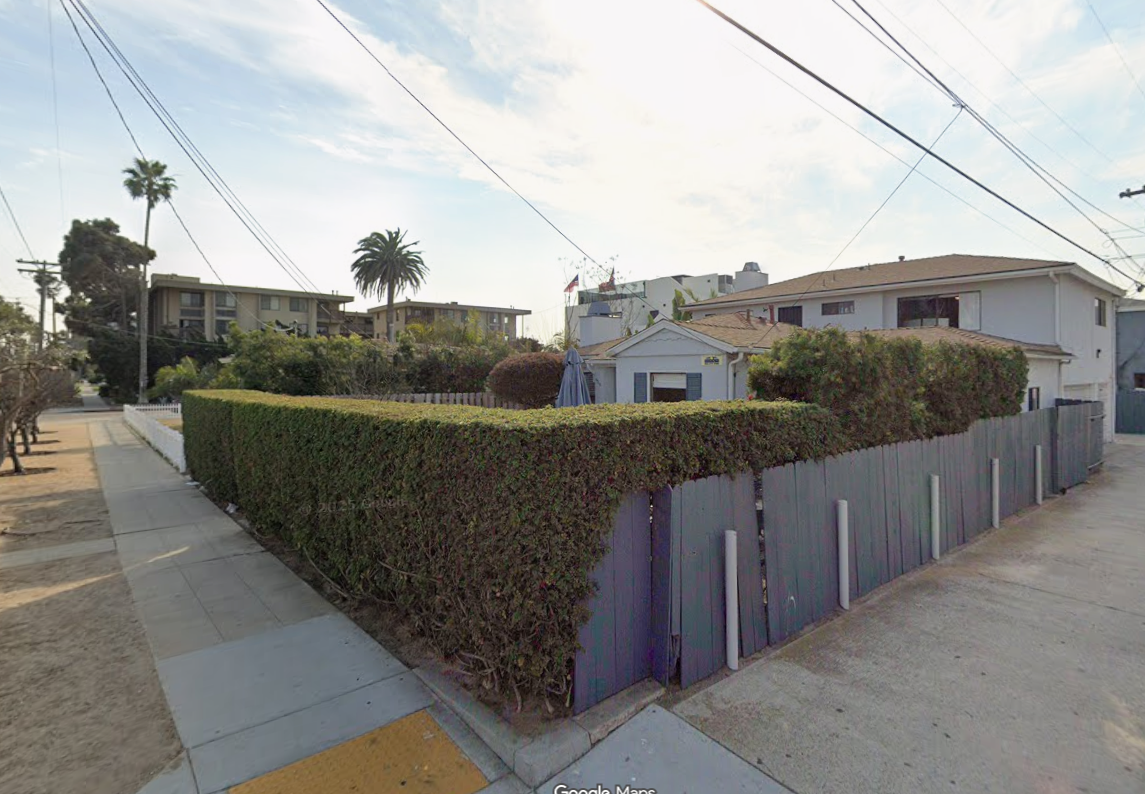 Beachside Living Just 2 Blocks Away property image