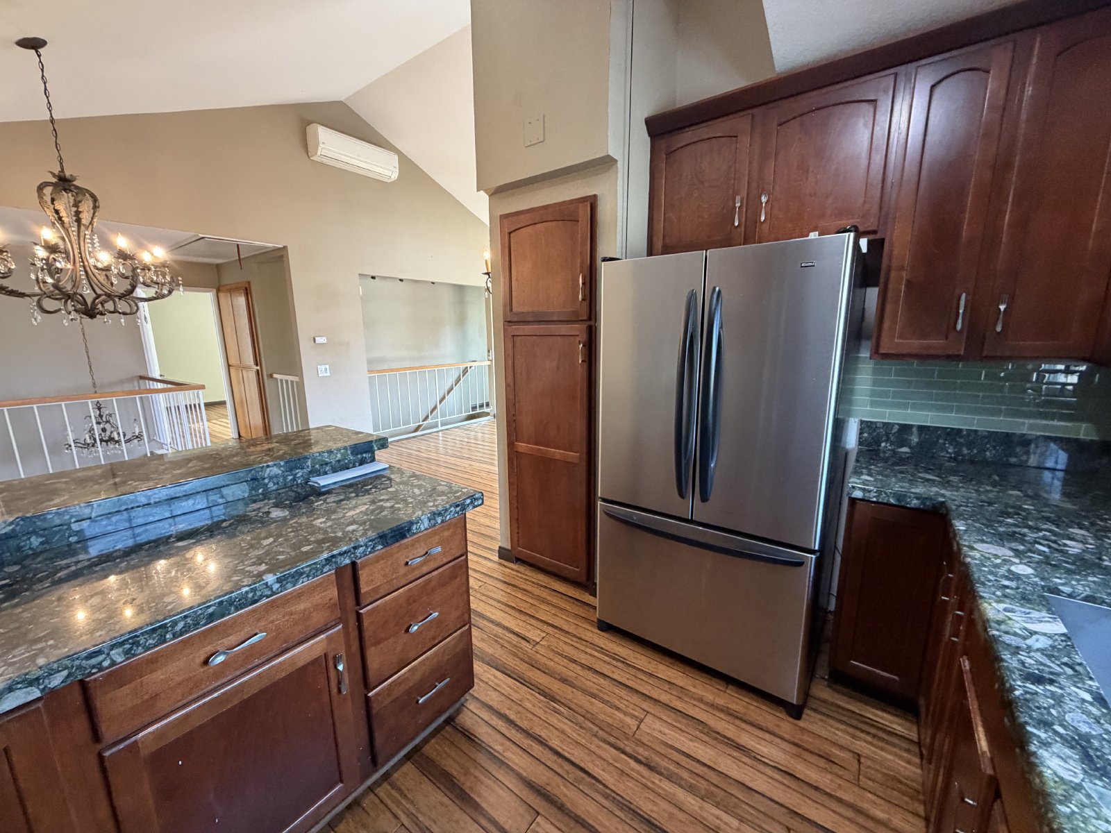 Spacious 3 Bedroom 2.5 Bath Townhouse Located in Pacific Beach! 3 Patios! property image