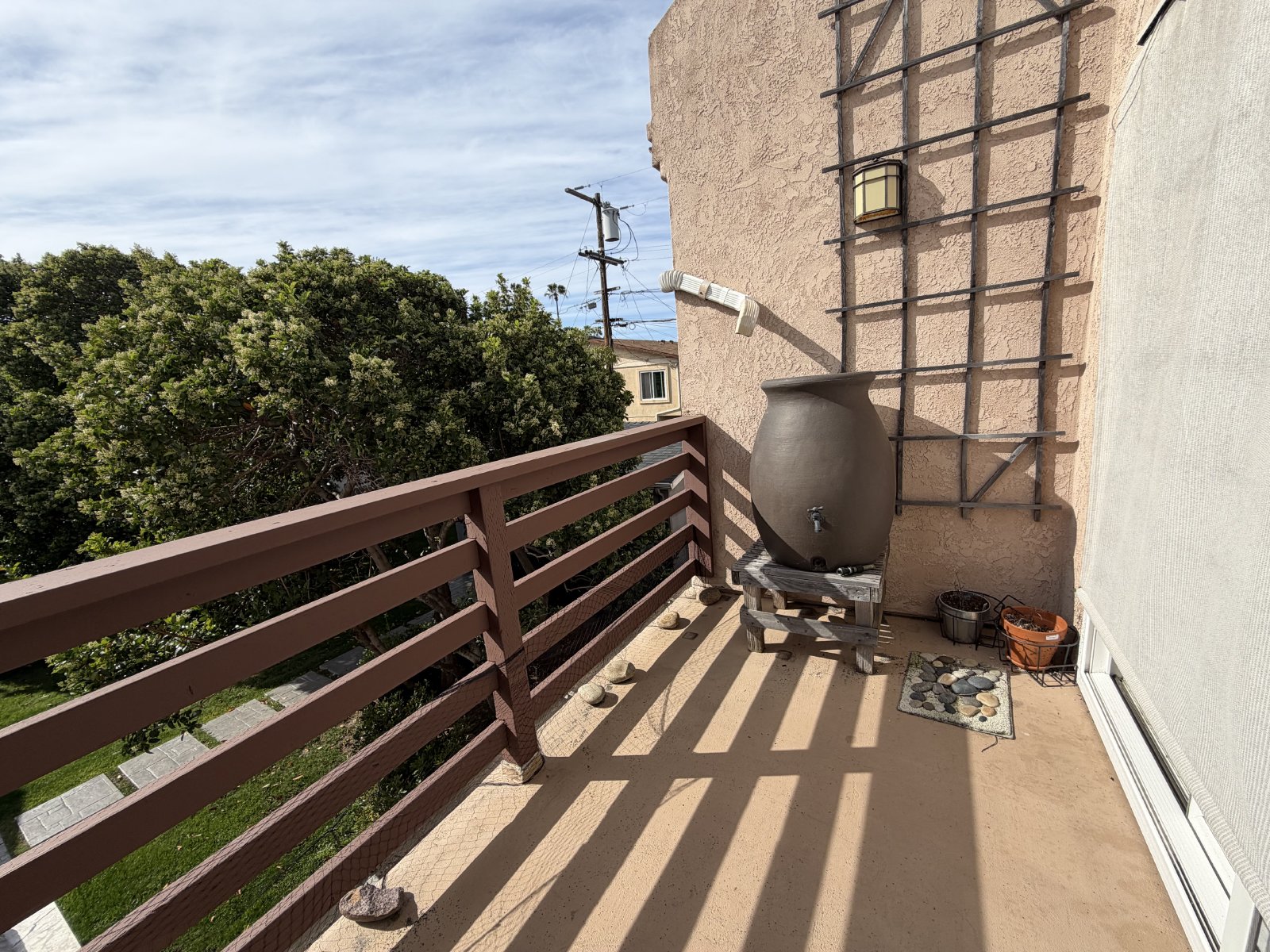 Spacious 3 Bedroom 2.5 Bath Townhouse Located in Pacific Beach! 3 Patios! property image