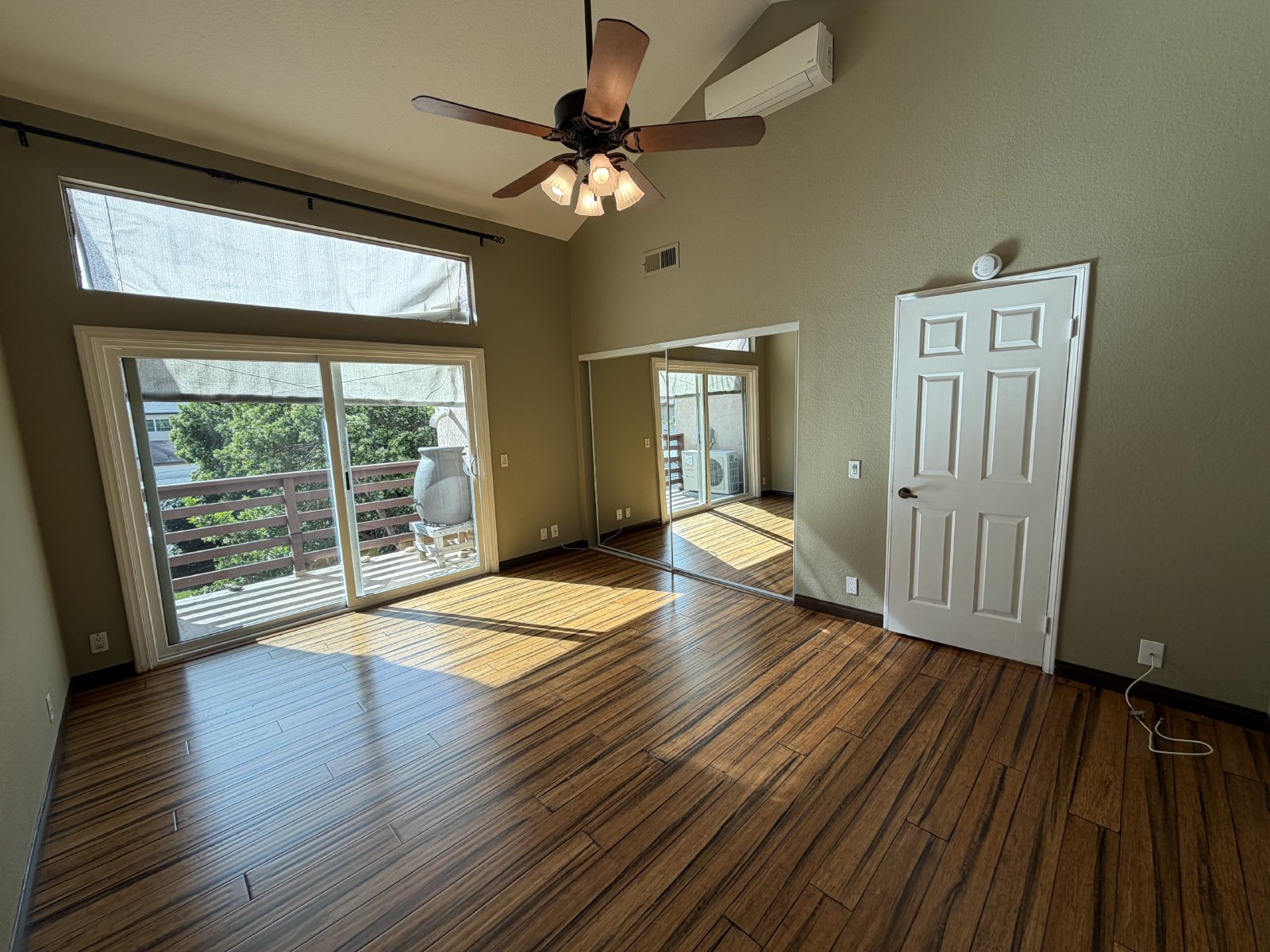 Spacious 3 Bedroom 2.5 Bath Townhouse Located in Pacific Beach! 3 Patios! property image