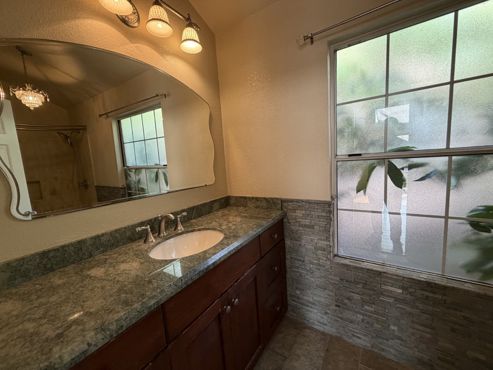 Spacious 3 Bedroom 2.5 Bath Townhouse Located in Pacific Beach! 3 Patios! property image