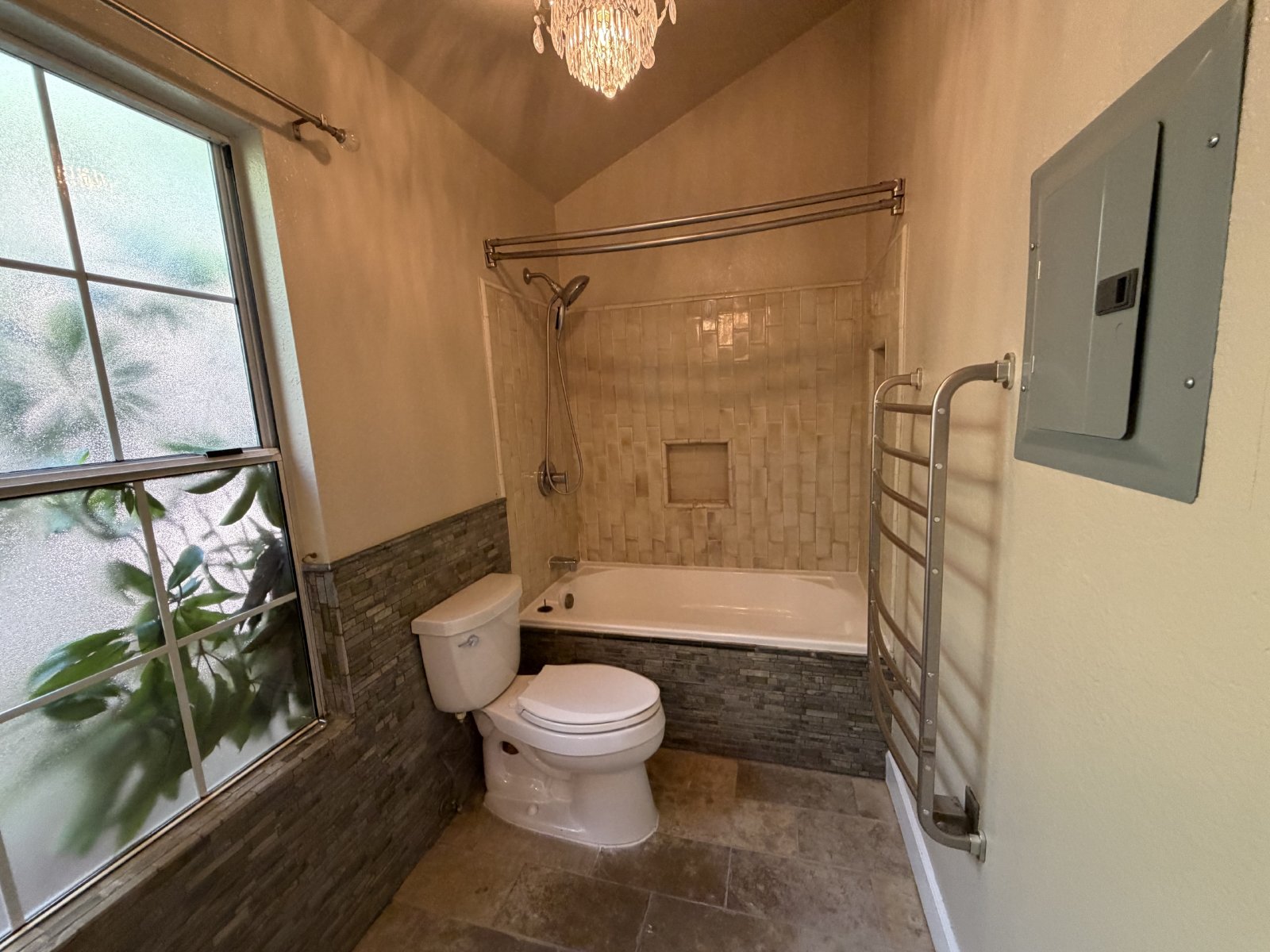 Spacious 3 Bedroom 2.5 Bath Townhouse Located in Pacific Beach! 3 Patios! property image