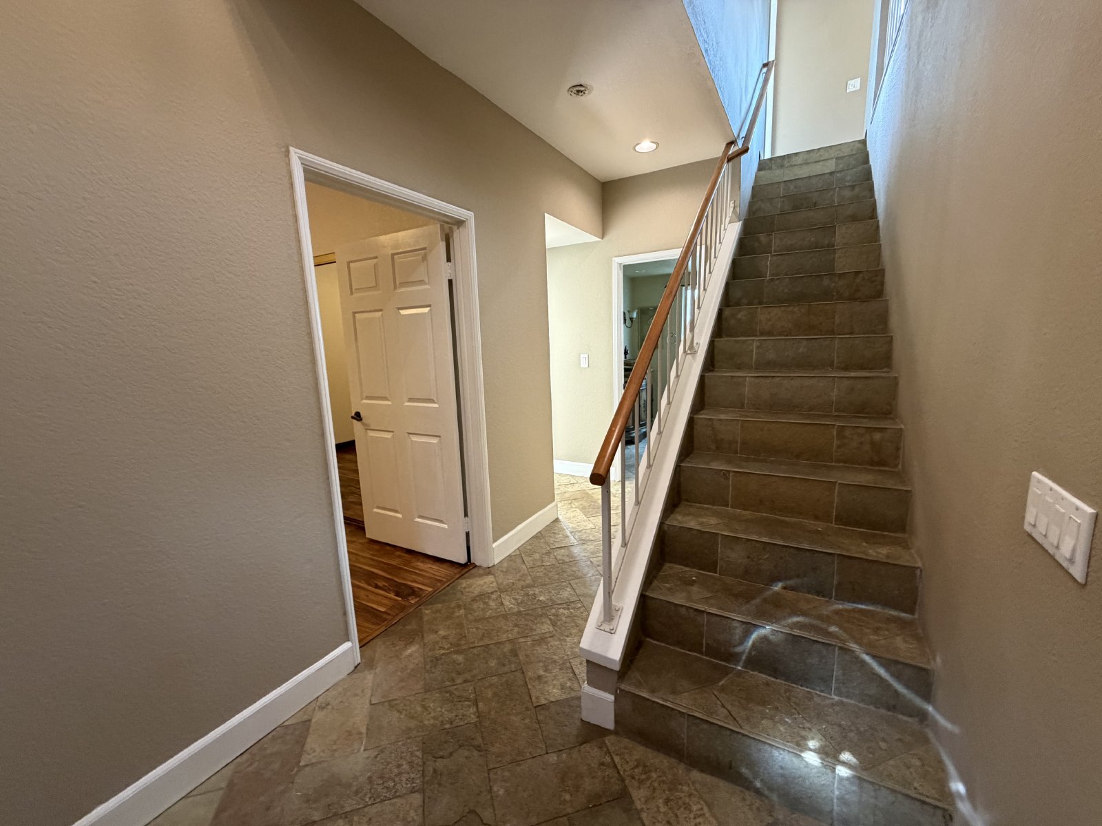 Spacious 3 Bedroom 2.5 Bath Townhouse Located in Pacific Beach! 3 Patios! property image