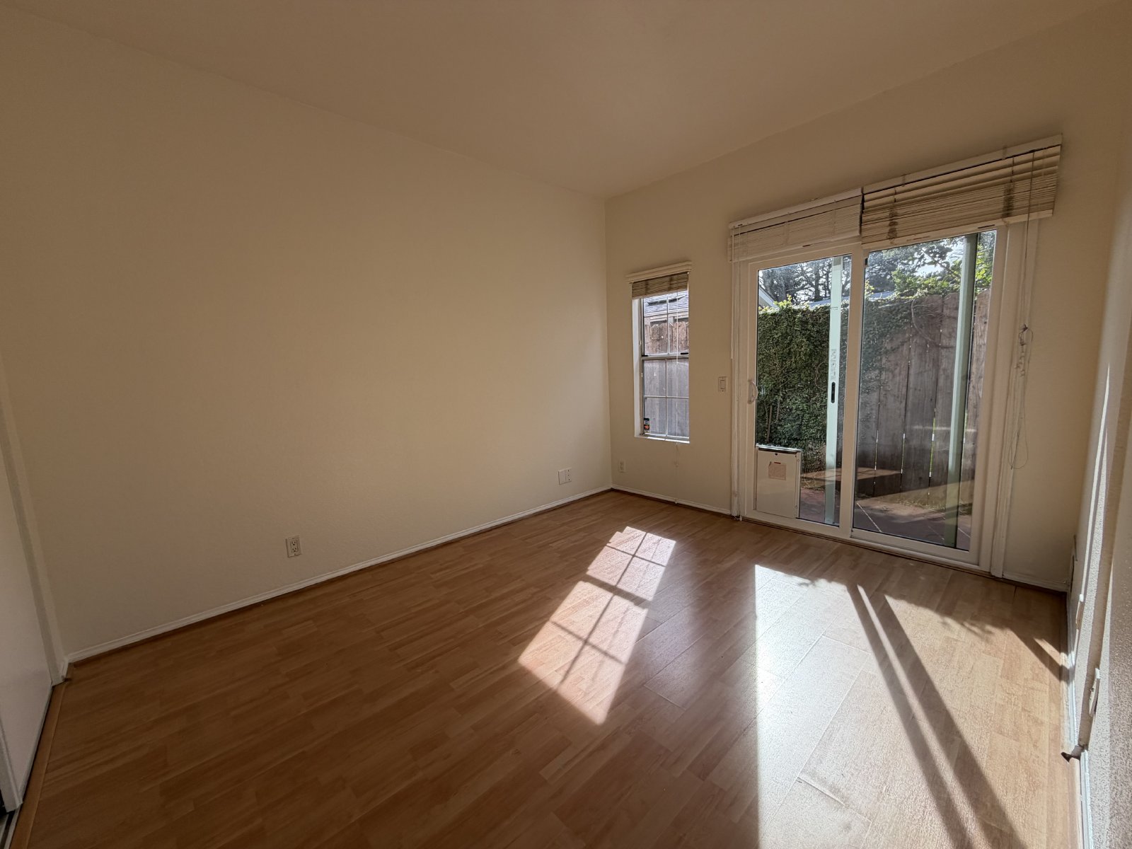 Spacious 3 Bedroom 2.5 Bath Townhouse Located in Pacific Beach! 3 Patios! property image