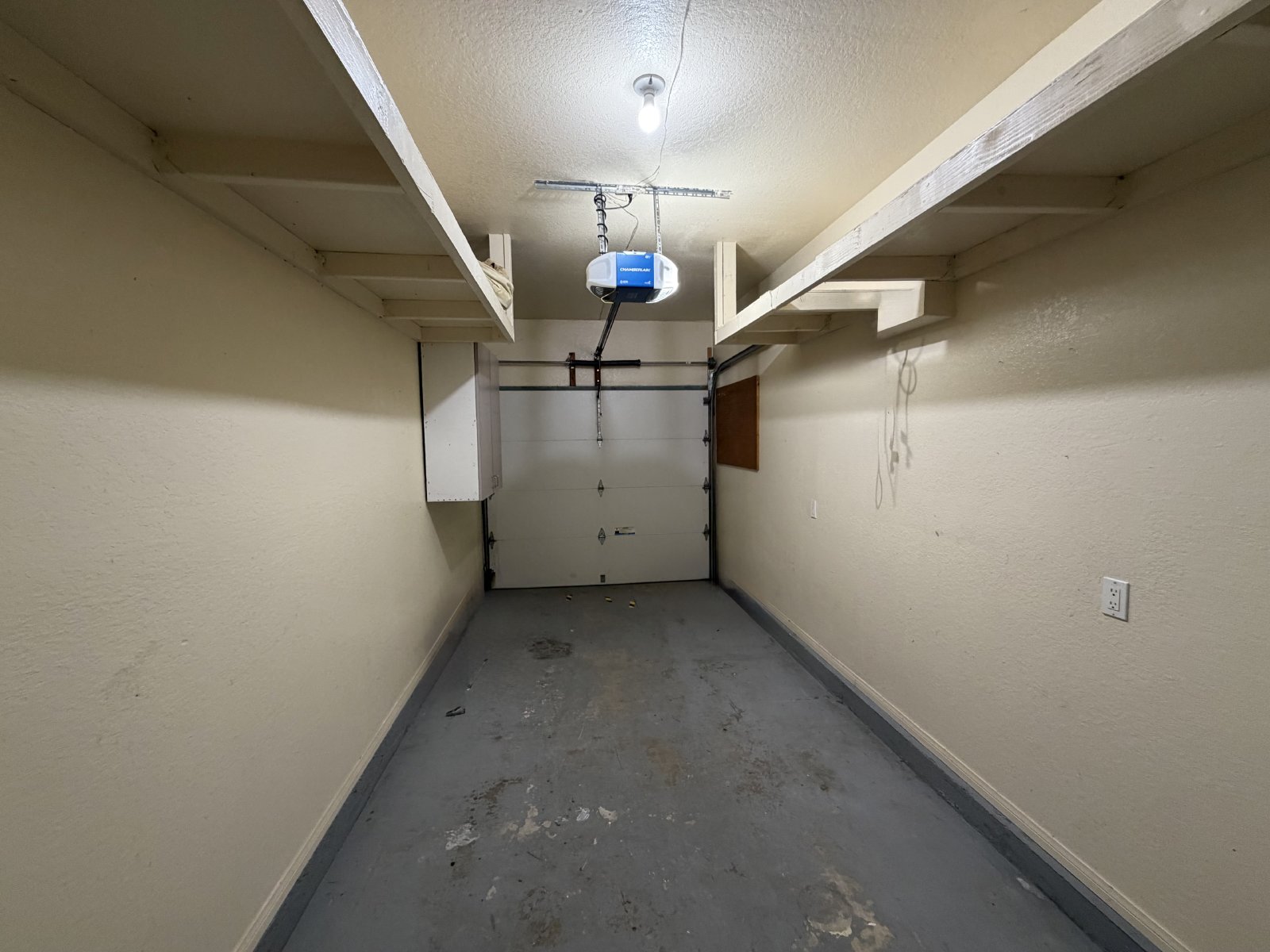 Spacious 3 Bedroom 2.5 Bath Townhouse Located in Pacific Beach! 3 Patios! property image