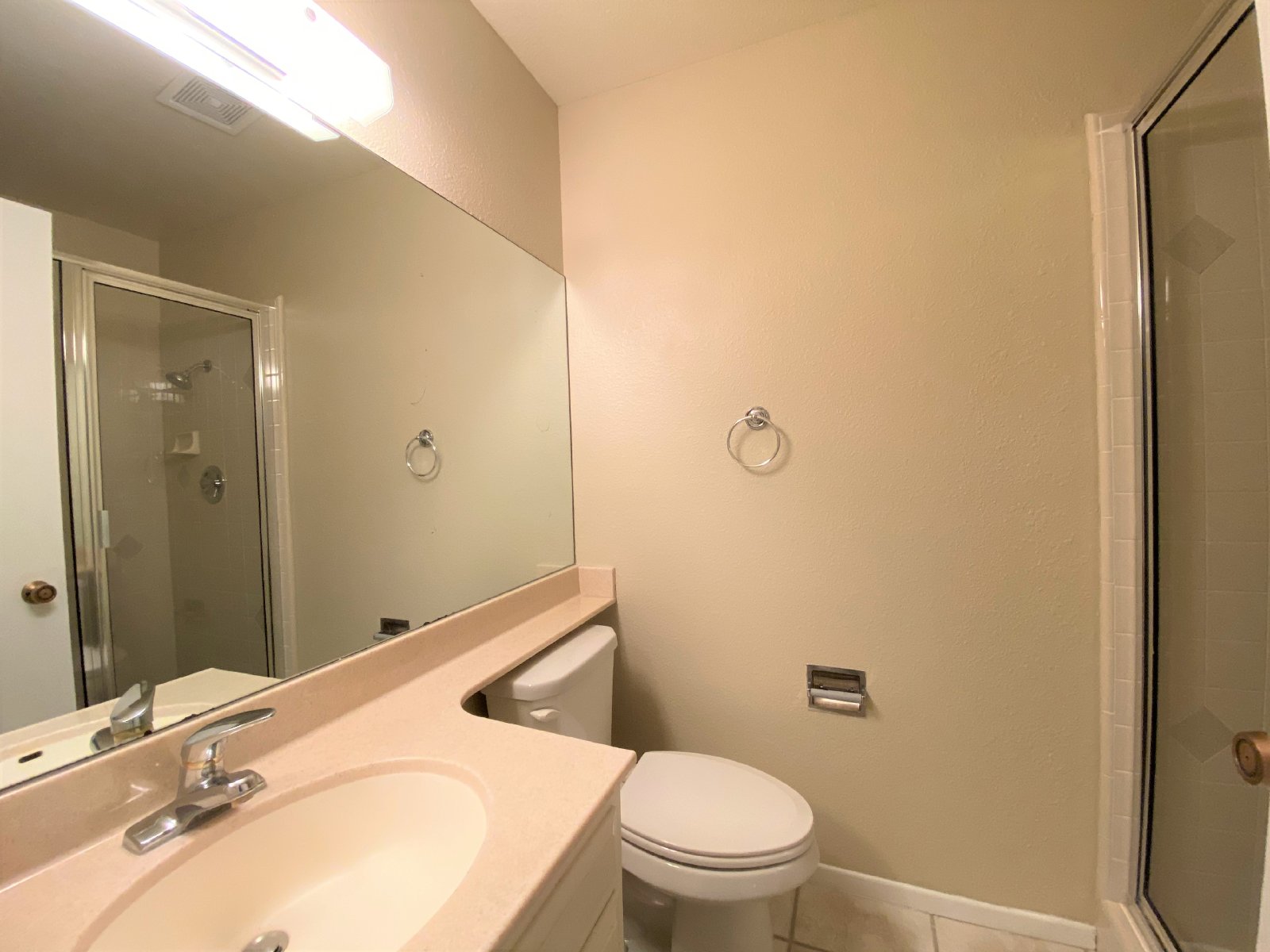 3BR 3BA home, located in beautiful Solana Beach! Spacious layout with lush landscape property image