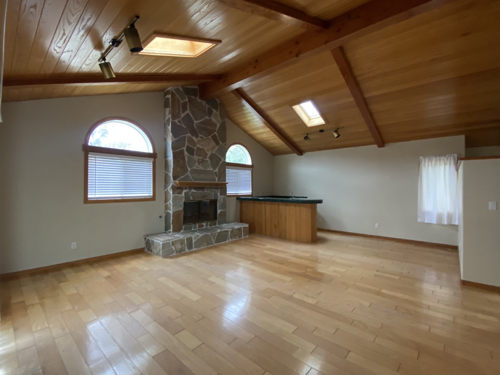 3BR 3BA home, located in beautiful Solana Beach! Spacious layout with lush landscape property image