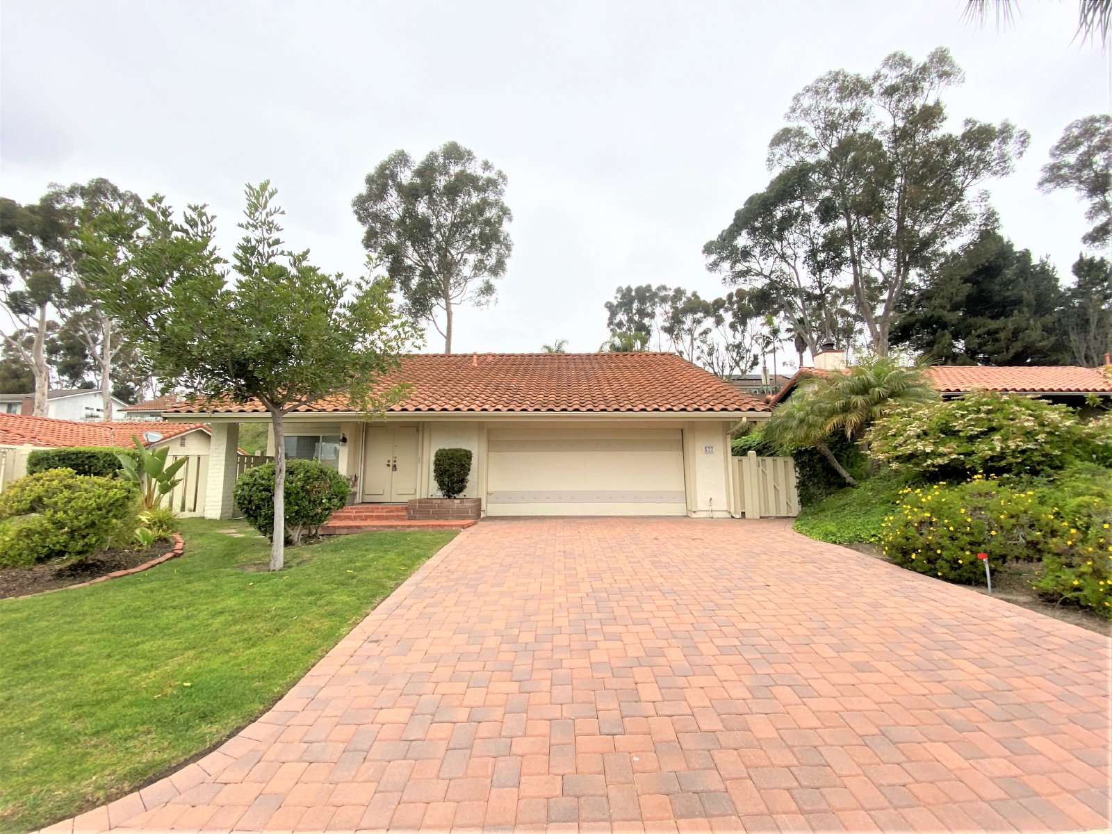 3BR 3BA home, located in beautiful Solana Beach! Spacious layout with lush landscape property image