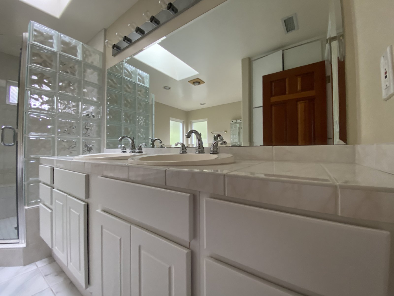 3BR 3BA home, located in beautiful Solana Beach! Spacious layout with lush landscape property image