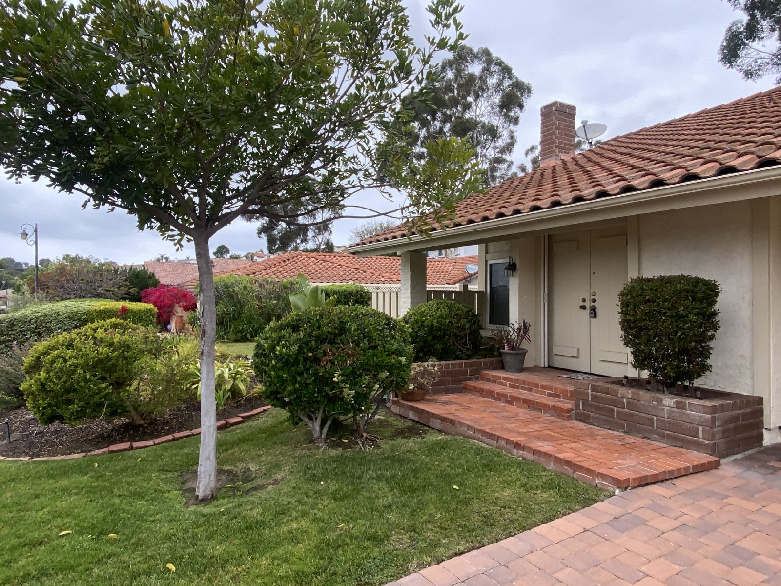 3BR 3BA home, located in beautiful Solana Beach! Spacious layout with lush landscape property image