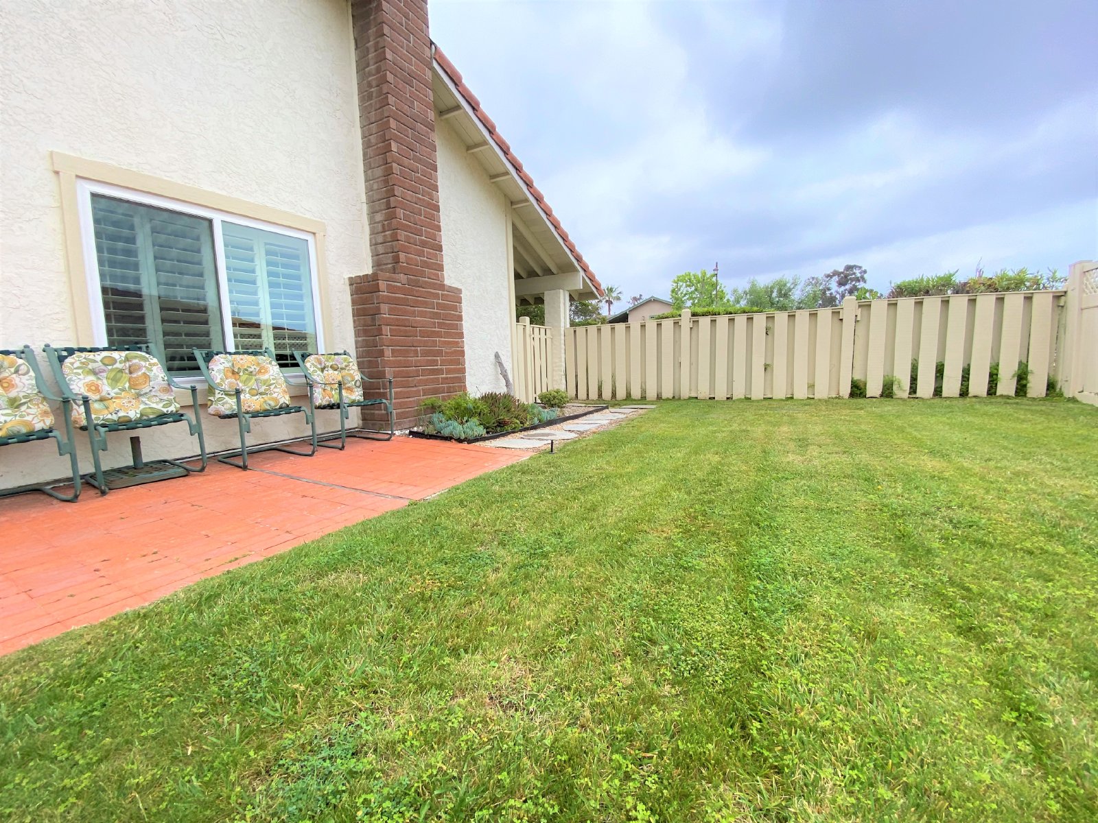 3BR 3BA home, located in beautiful Solana Beach! Spacious layout with lush landscape property image