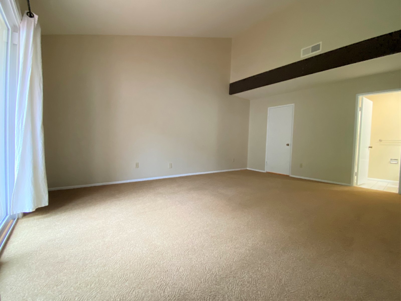 3BR 3BA home, located in beautiful Solana Beach! Spacious layout with lush landscape property image