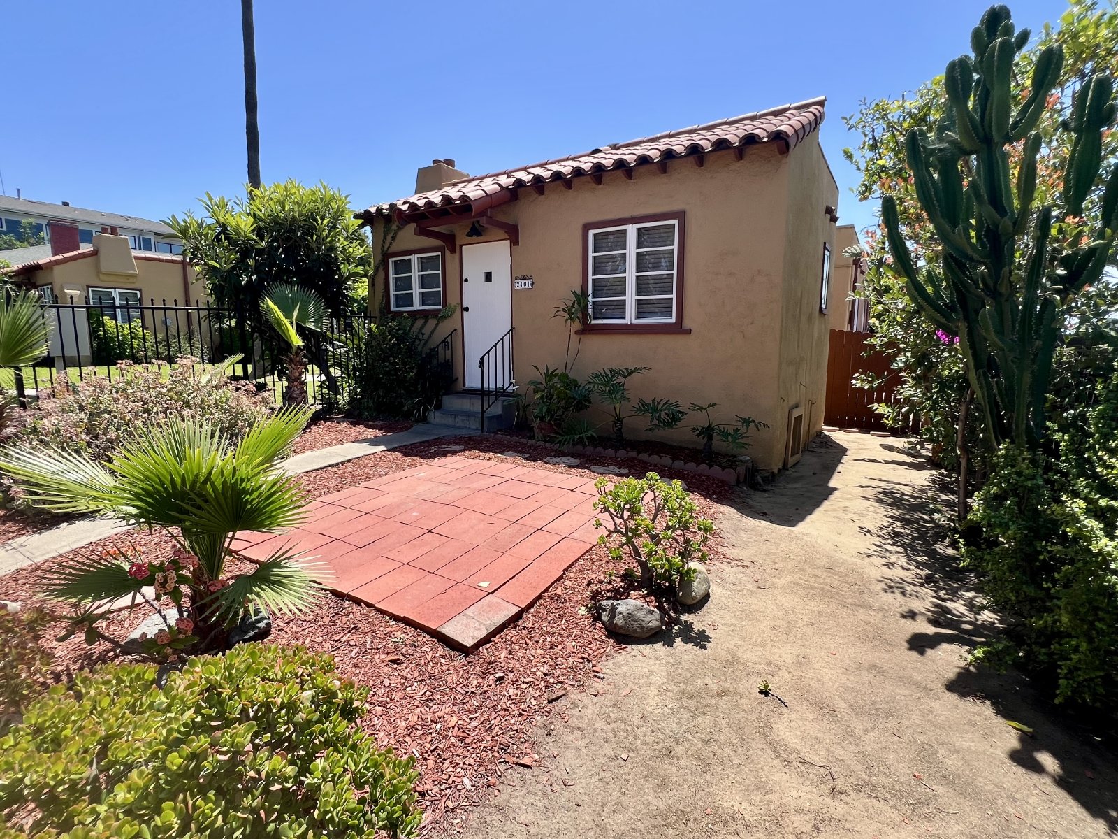 Charming and updated 1-bedroom, 1-bath apartment available now property image