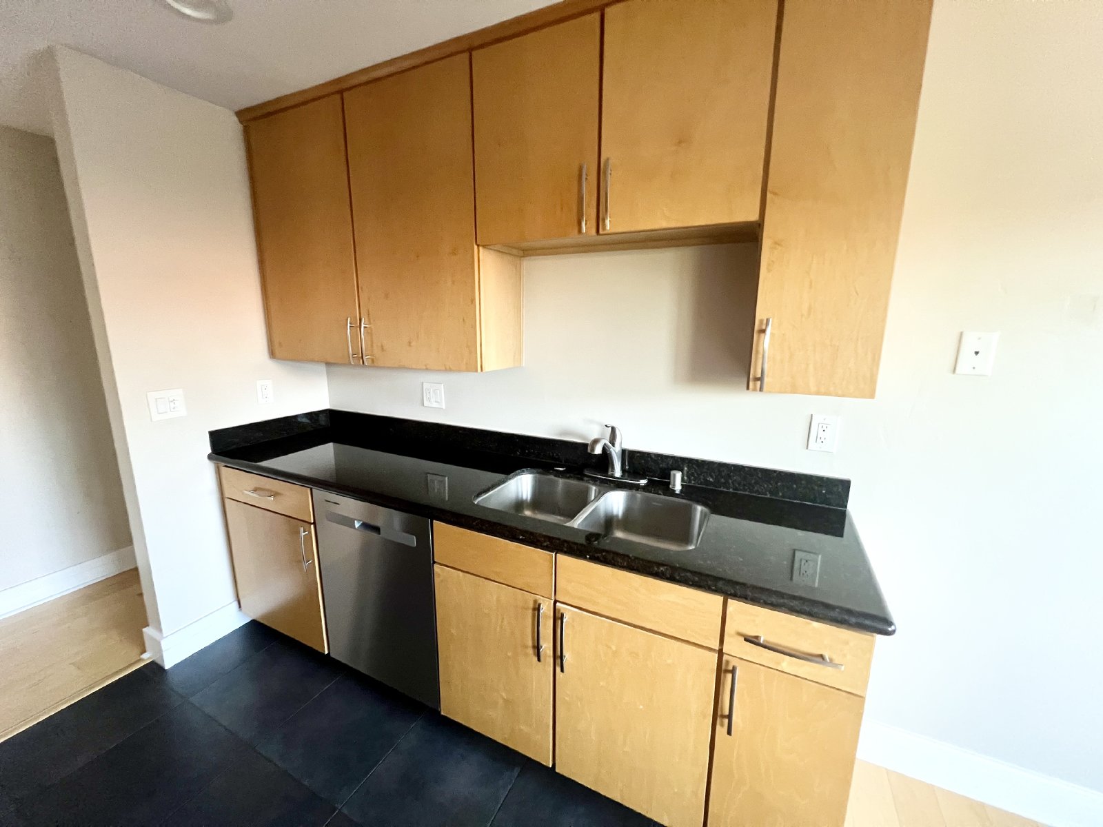 Modern 2BR/2BA Hillcrest Condo with Private Balcony & Amenities property image