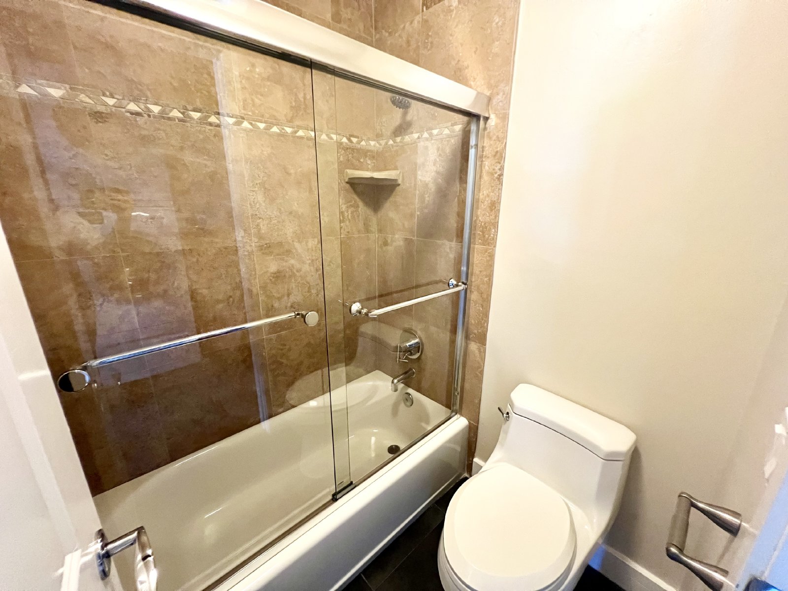 Modern 2BR/2BA Hillcrest Condo with Private Balcony & Amenities property image