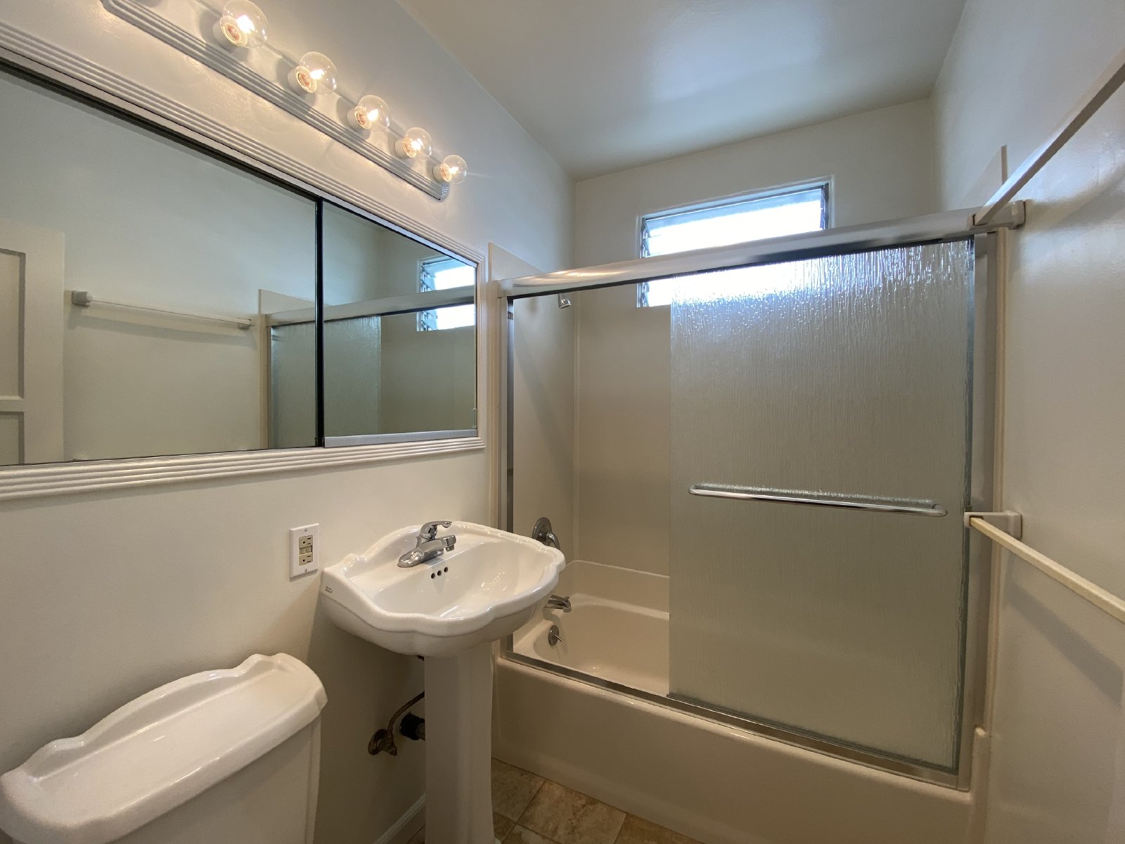 Beautiful 2BD/2BA Beach Home | Prime Mission Beach Location | Garage + 2 Parking Spaces property image